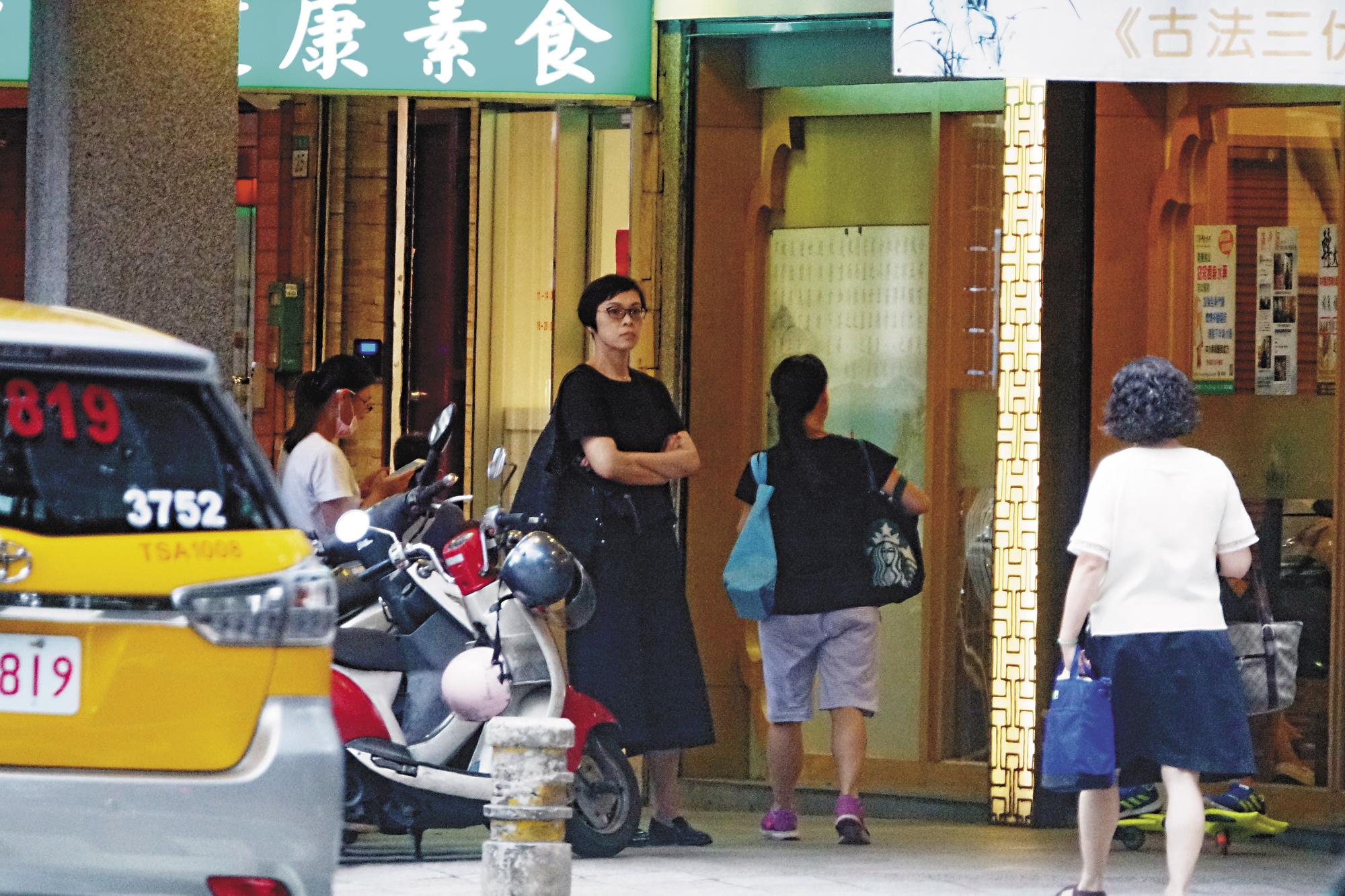 陳欣儀與謝宏博疑似在北市內湖共築愛巢。