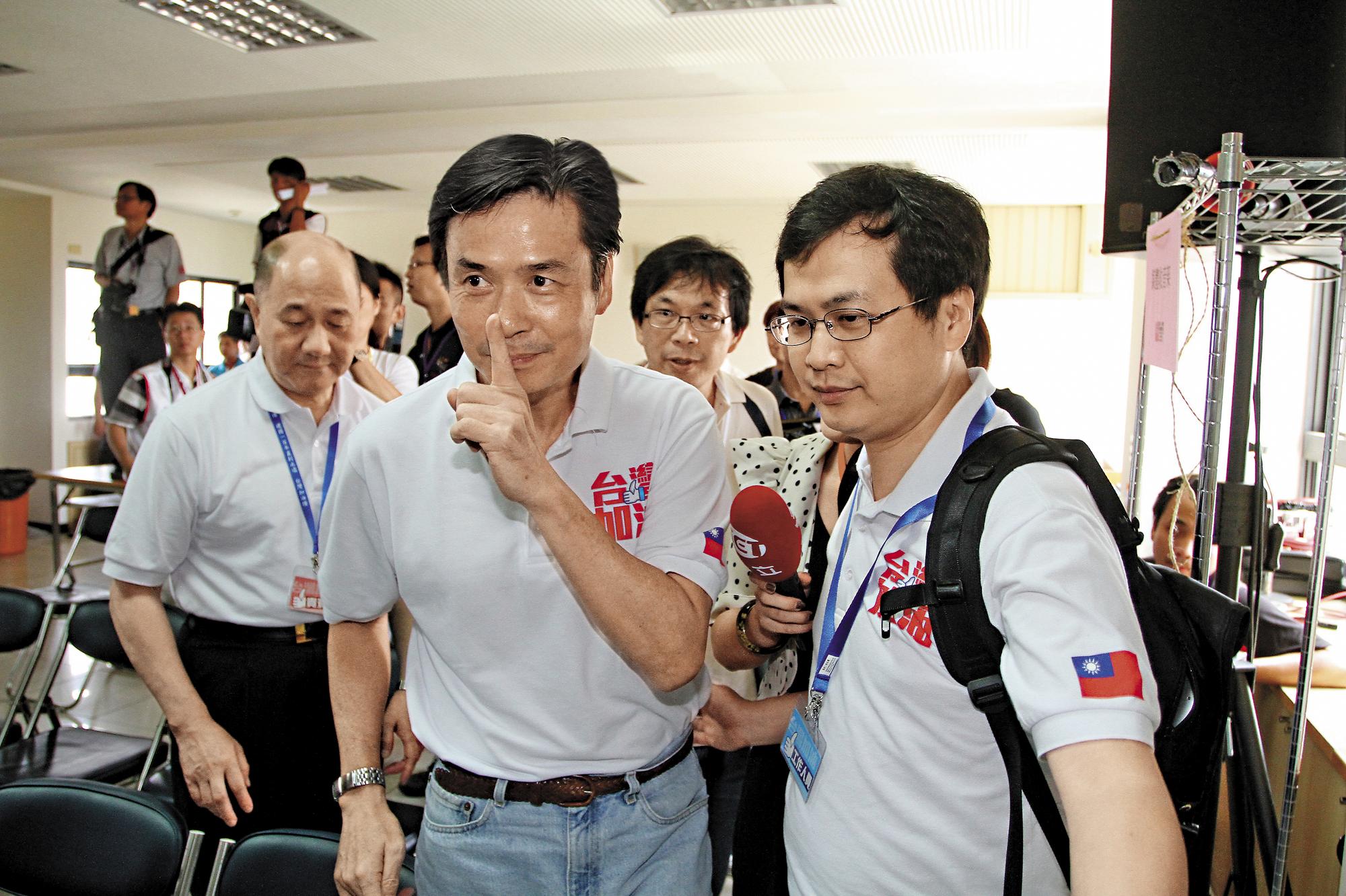 時任國民黨祕書長金溥聰得知趙少康欠款後，召開協調會，趙少康才付清1億元訂金及利息。