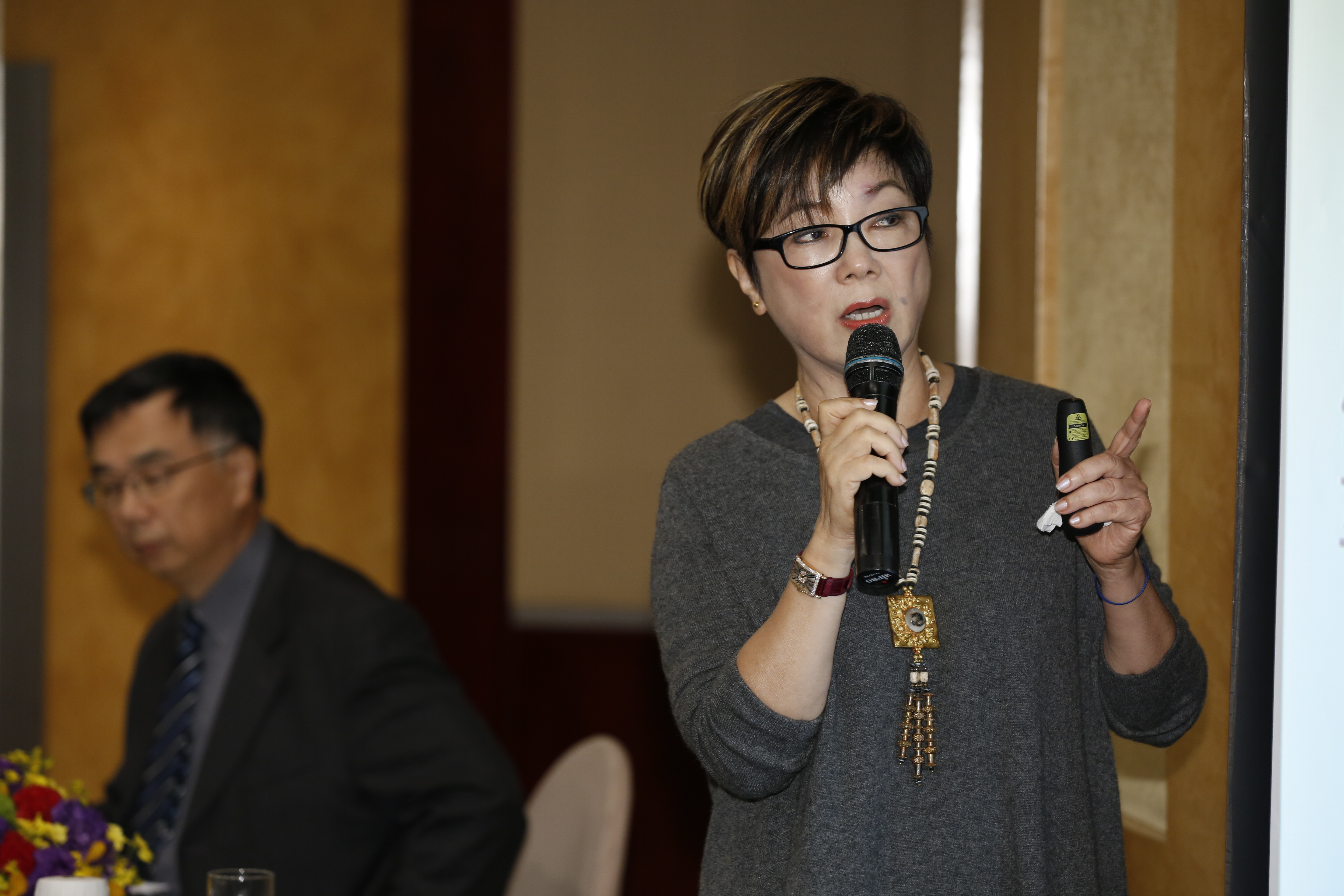 台積電文教基金會董事長張淑芬啟動愛互聯平台，提供老人照護服務。