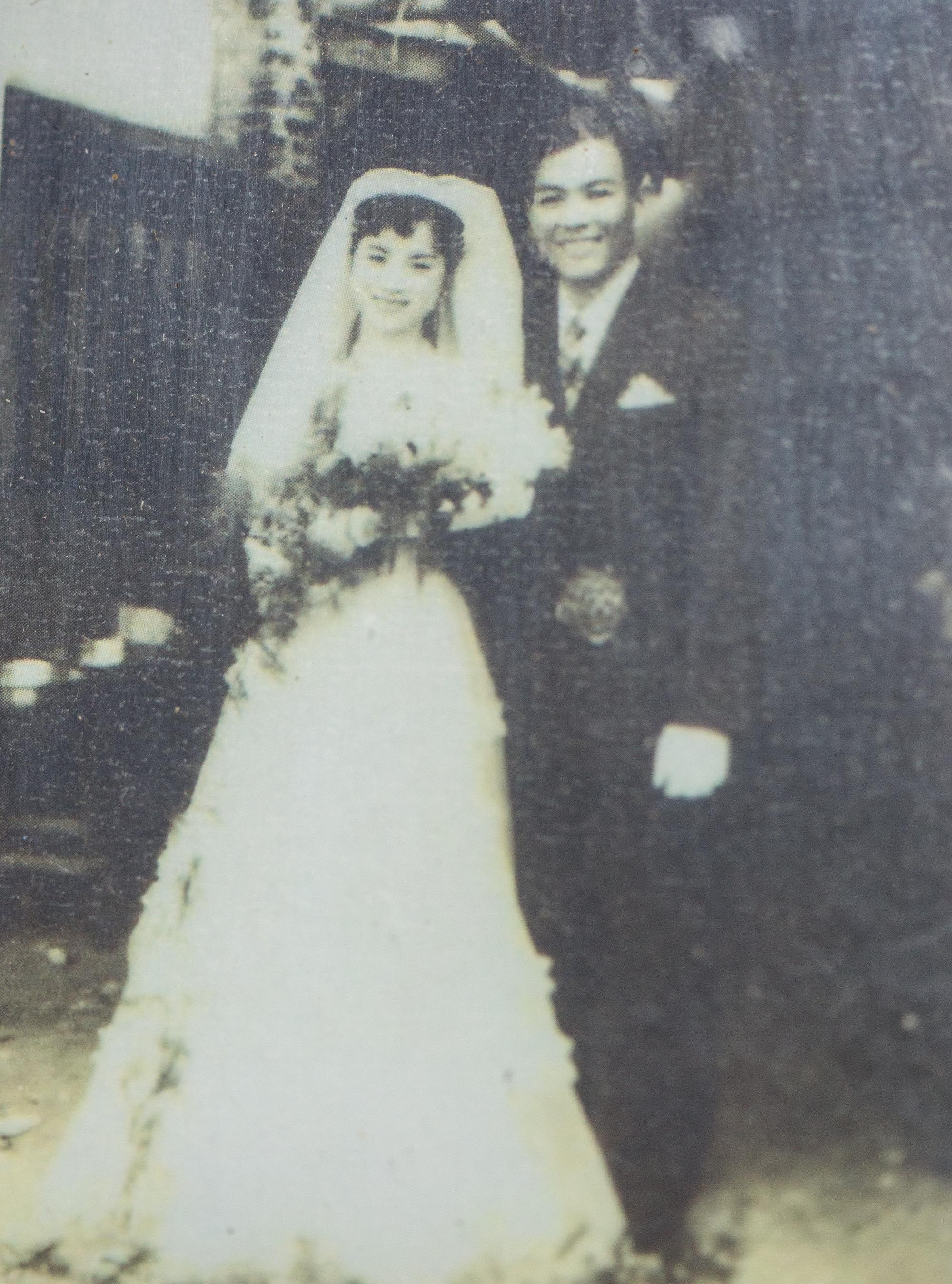 戴榮吉（右）27歲和妻子莊純蘭（左）結婚，育有2子2女。（戴榮吉提供） 