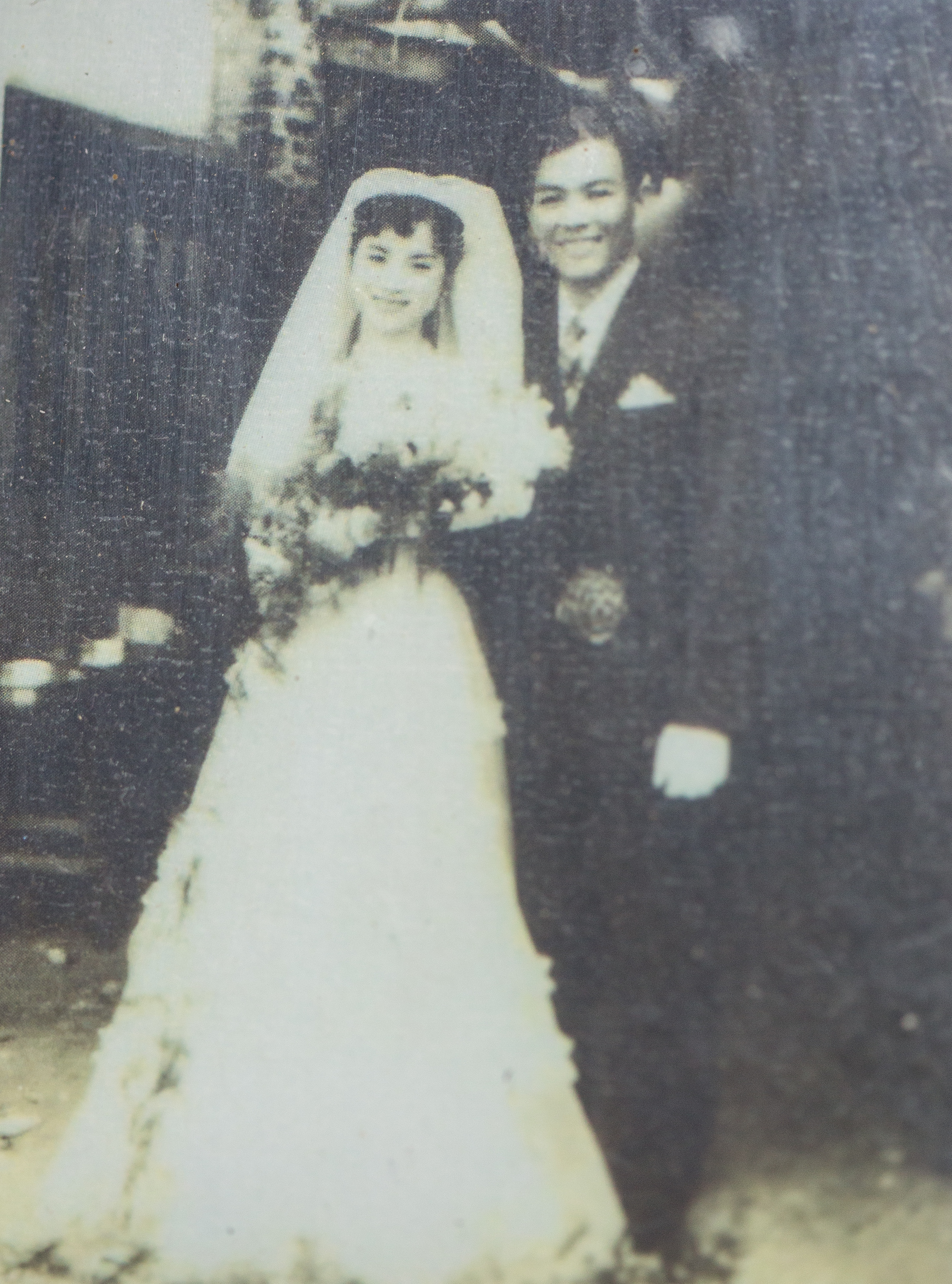 戴榮吉(右)27歲和妻子莊純蘭(左)結婚,育有2子2女。(戴榮吉提供)