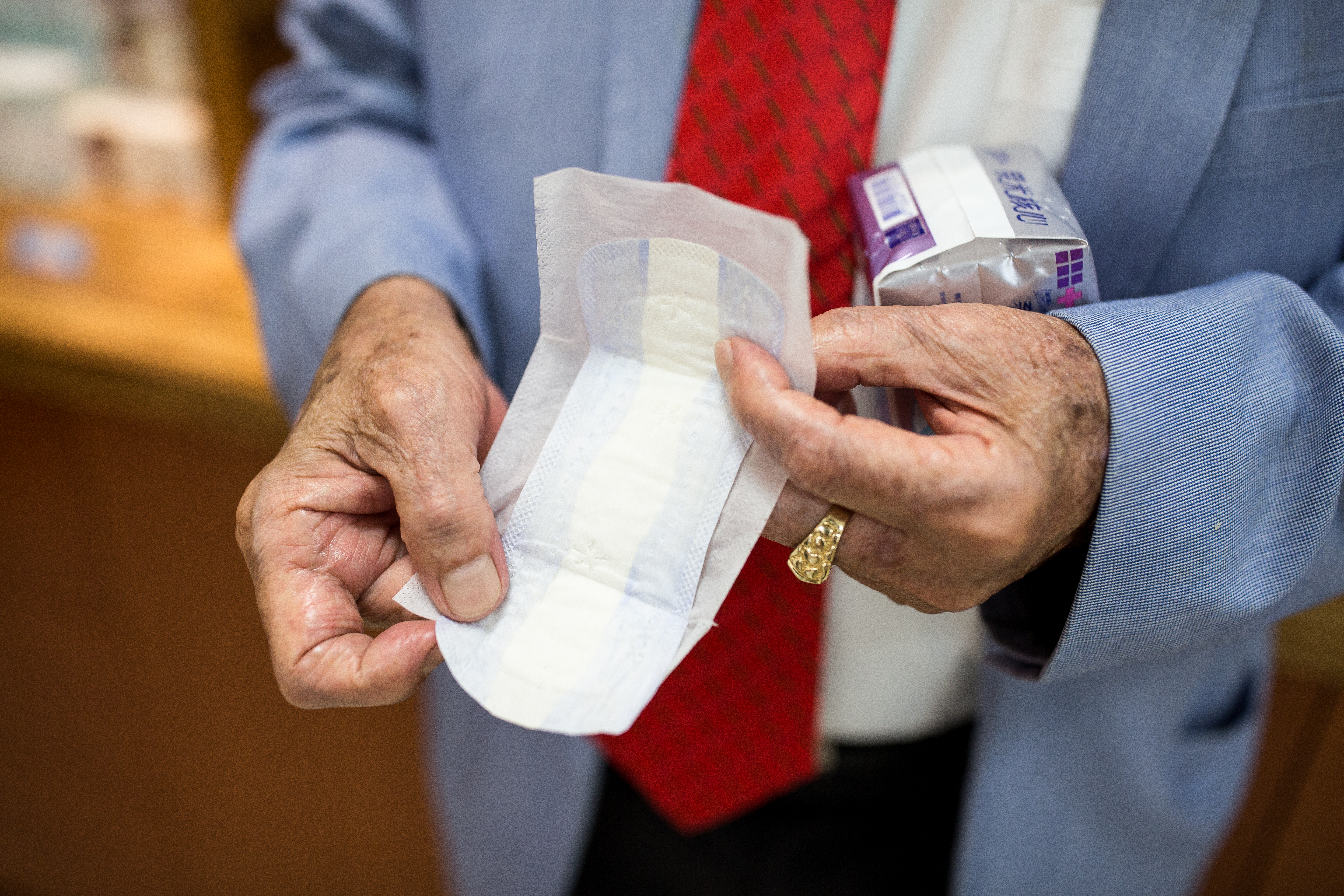 針對國人愛用中藥或含香味的衛生棉、護墊，最大國產衛生棉製造商康那香認為，親膚產品還是「天然ㄟ尚好」。