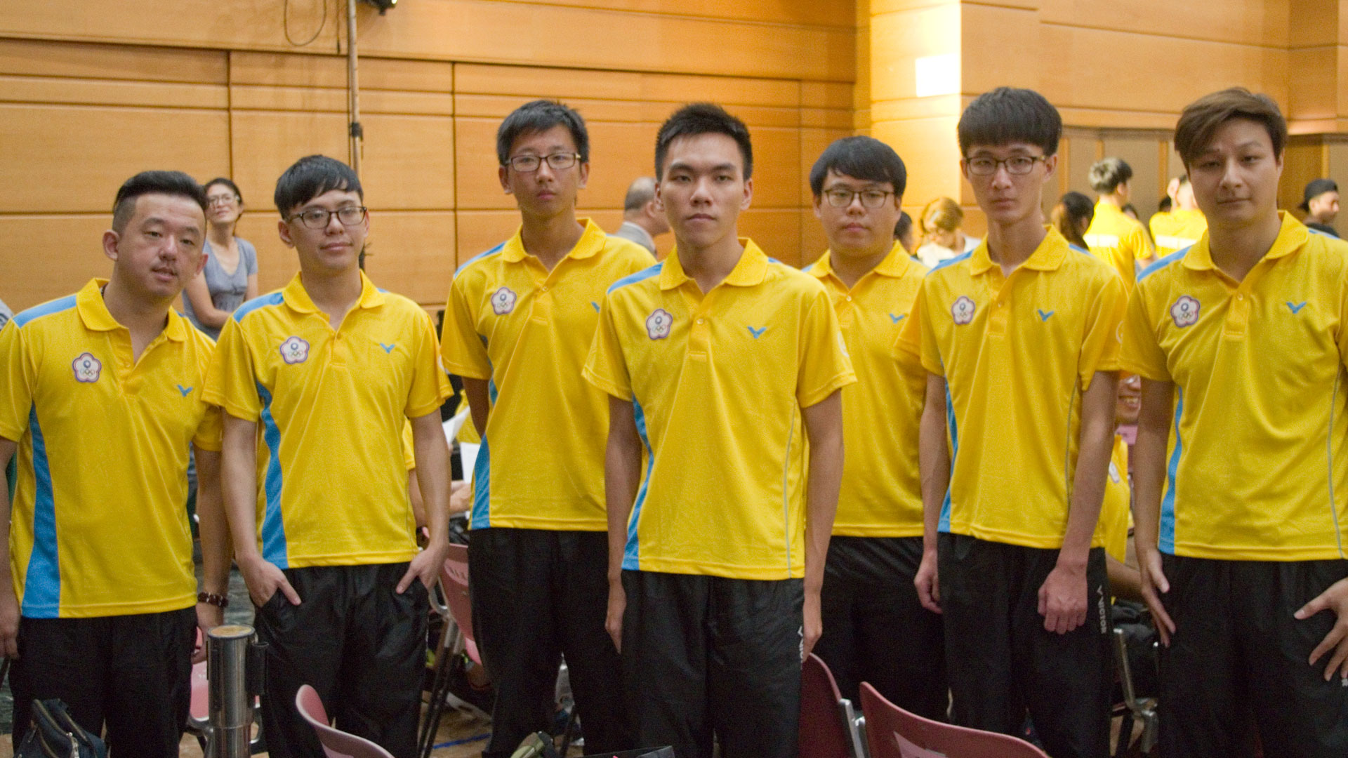 亞室武運中華台北電競代表隊，由右至左分別為領隊洪梓硯、《星海爭霸II》選手陳明成、教練楊家正、《格鬥天王14》選手曾家鎮、《爐石戰記》選手曹祖霖、陳永和及《格鬥天王14》選手林家弘。