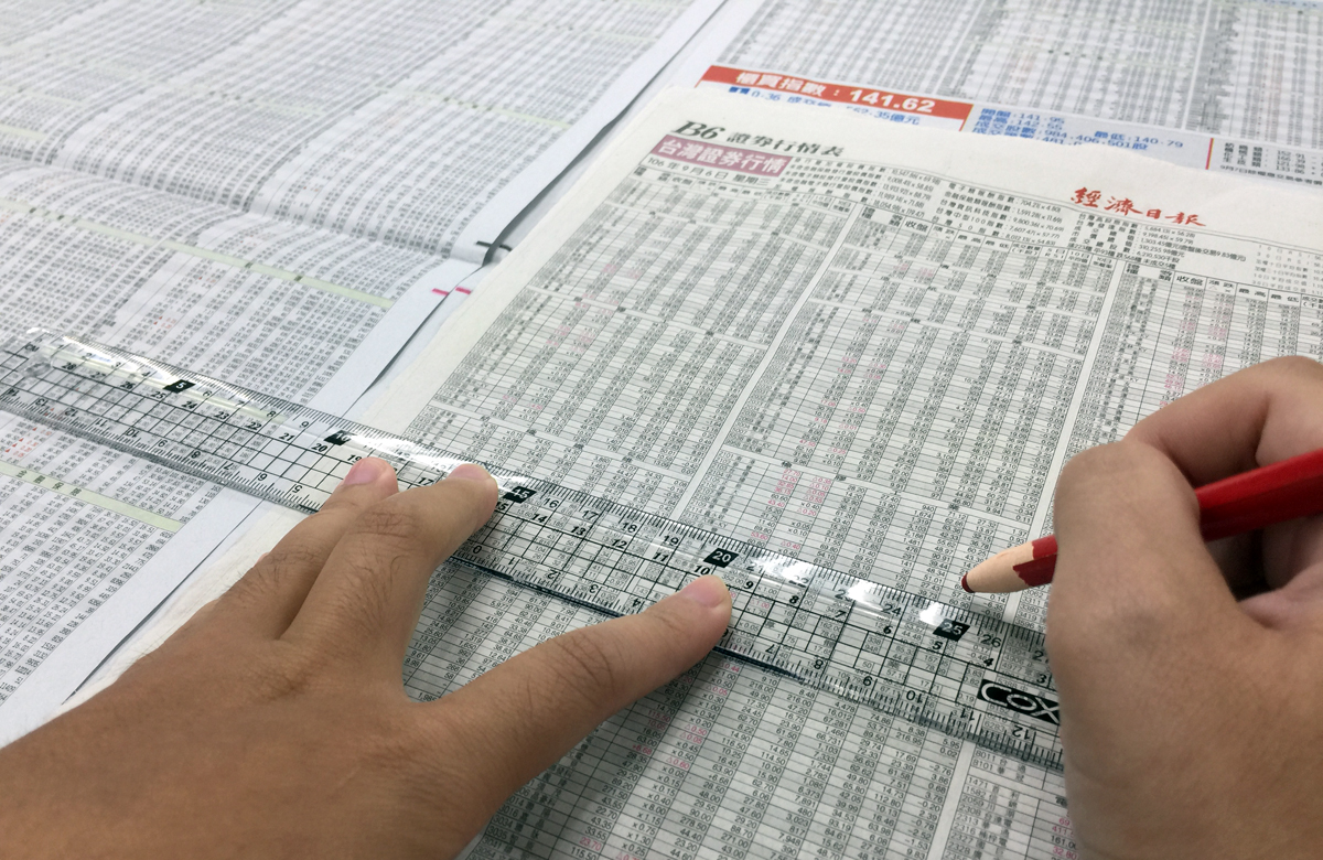 蔡森說，早年看盤軟體不發達，想看日K線、周K線還必須買報紙。