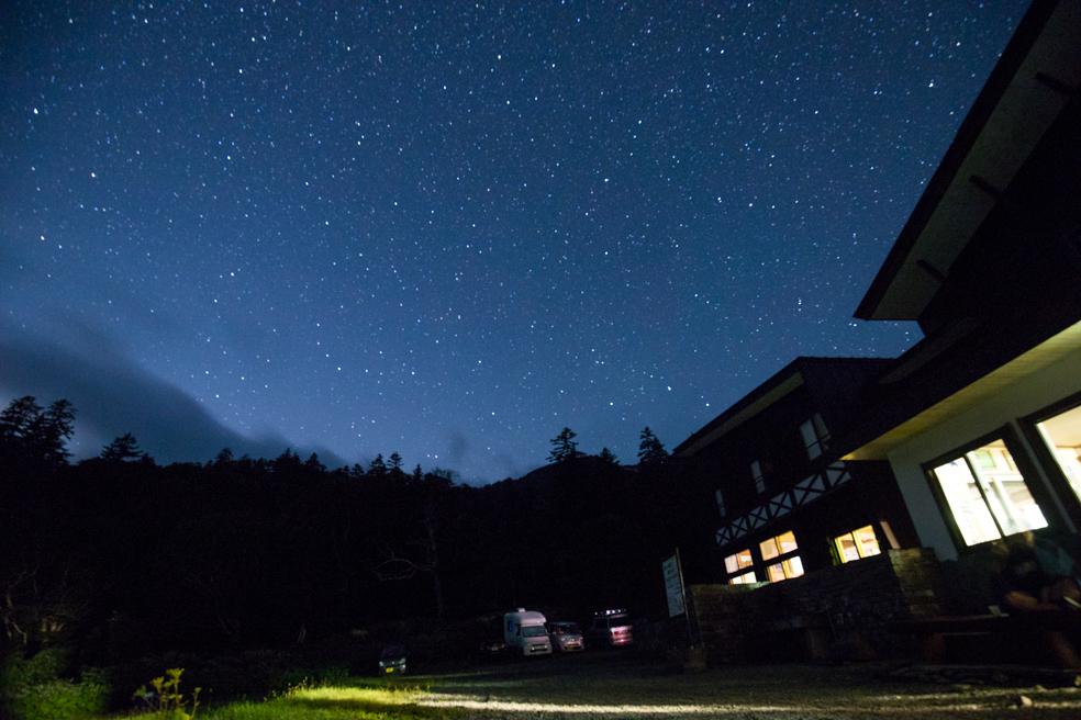 沒有光害的山裡，頭頂上全是星星。