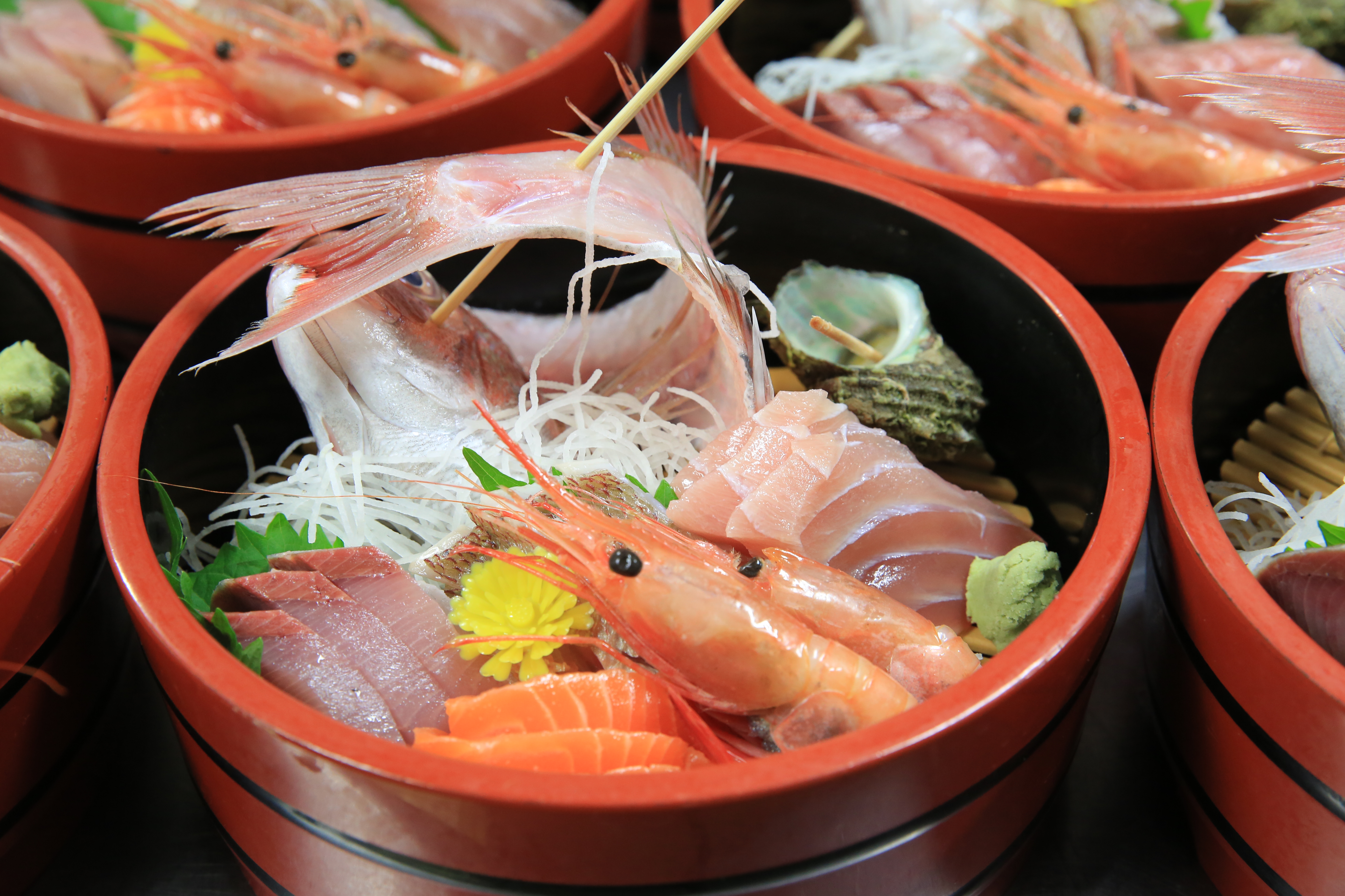 午餐的定食用料豐盛，約1,200元日幣（約NT$330 ）。
