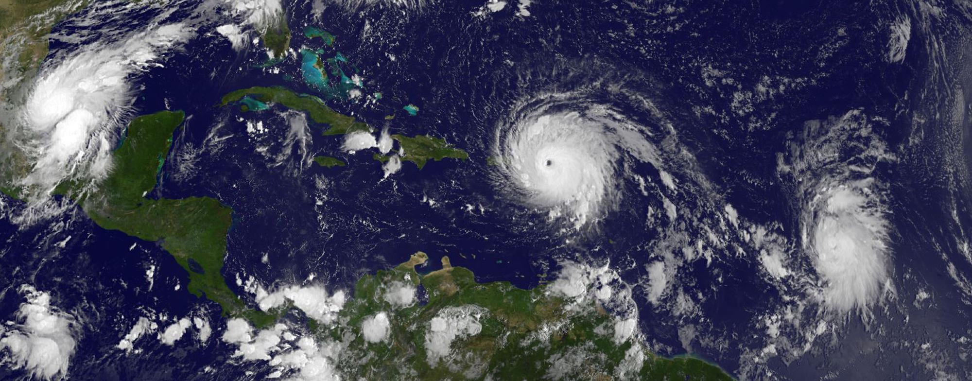 Irma颶風肆虐加勒比海地區的同時，熱帶風暴Katia和Jose一左一右亦步亦趨。（東方IC）
