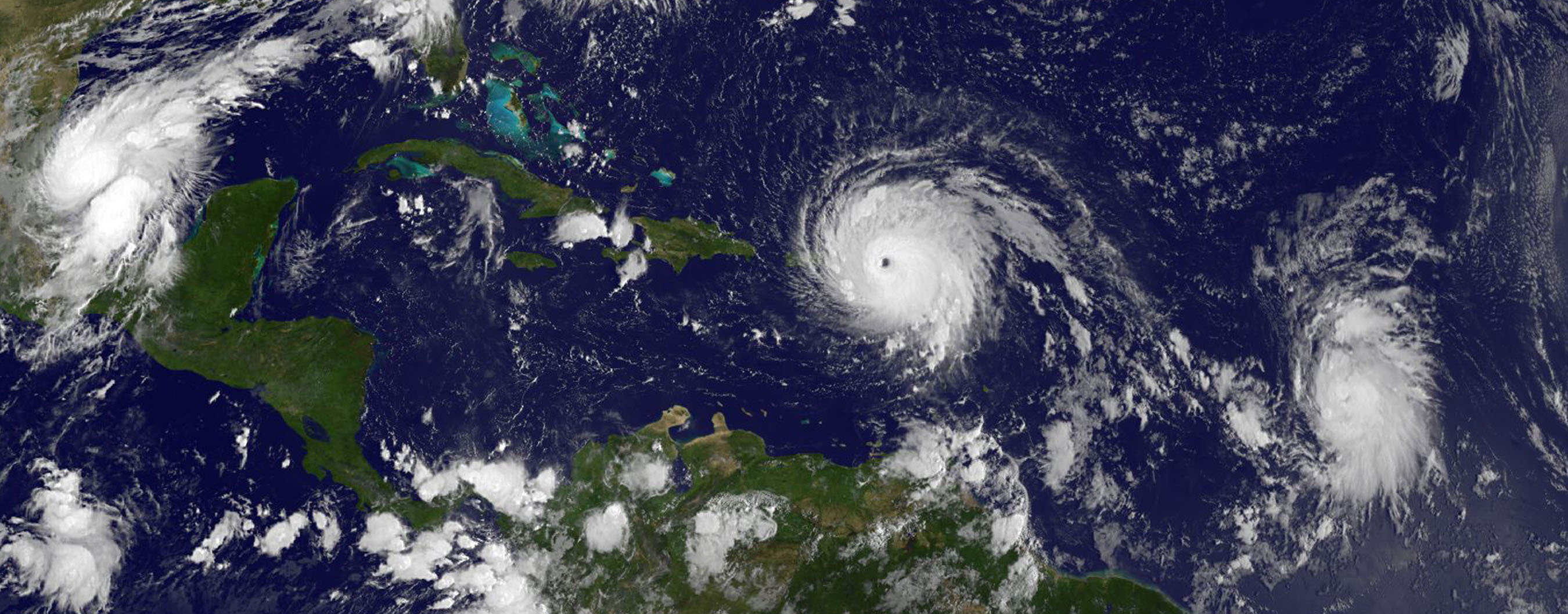 Irma颶風肆虐加勒比海地區的同時，熱帶風暴Katia和Jose一左一右亦步亦趨。（東方IC）