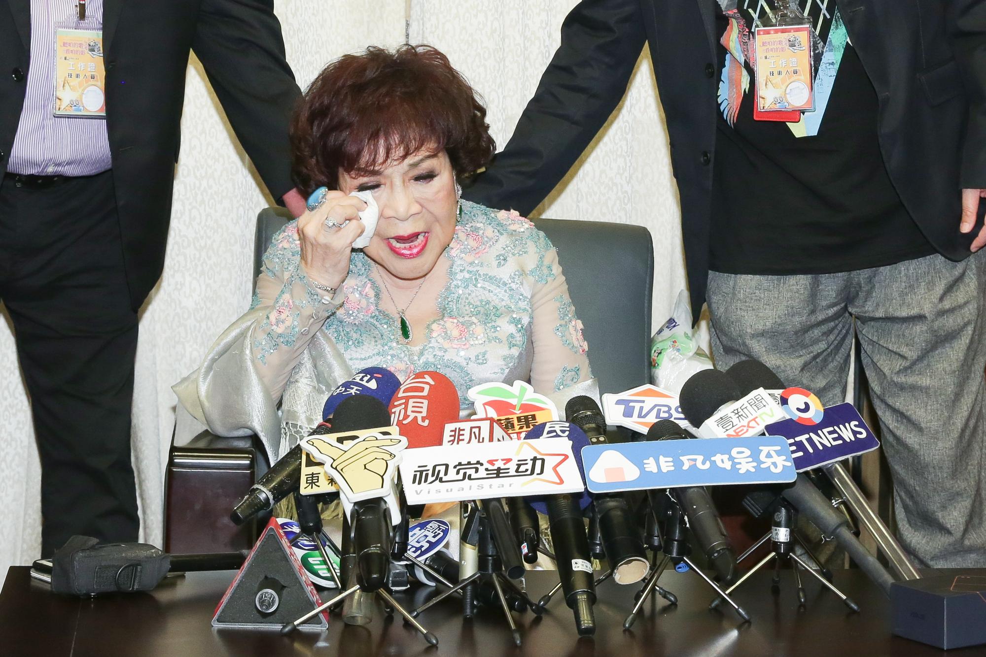 周遊講到李朝永聲淚俱下,表示丈夫待她冷血無情。