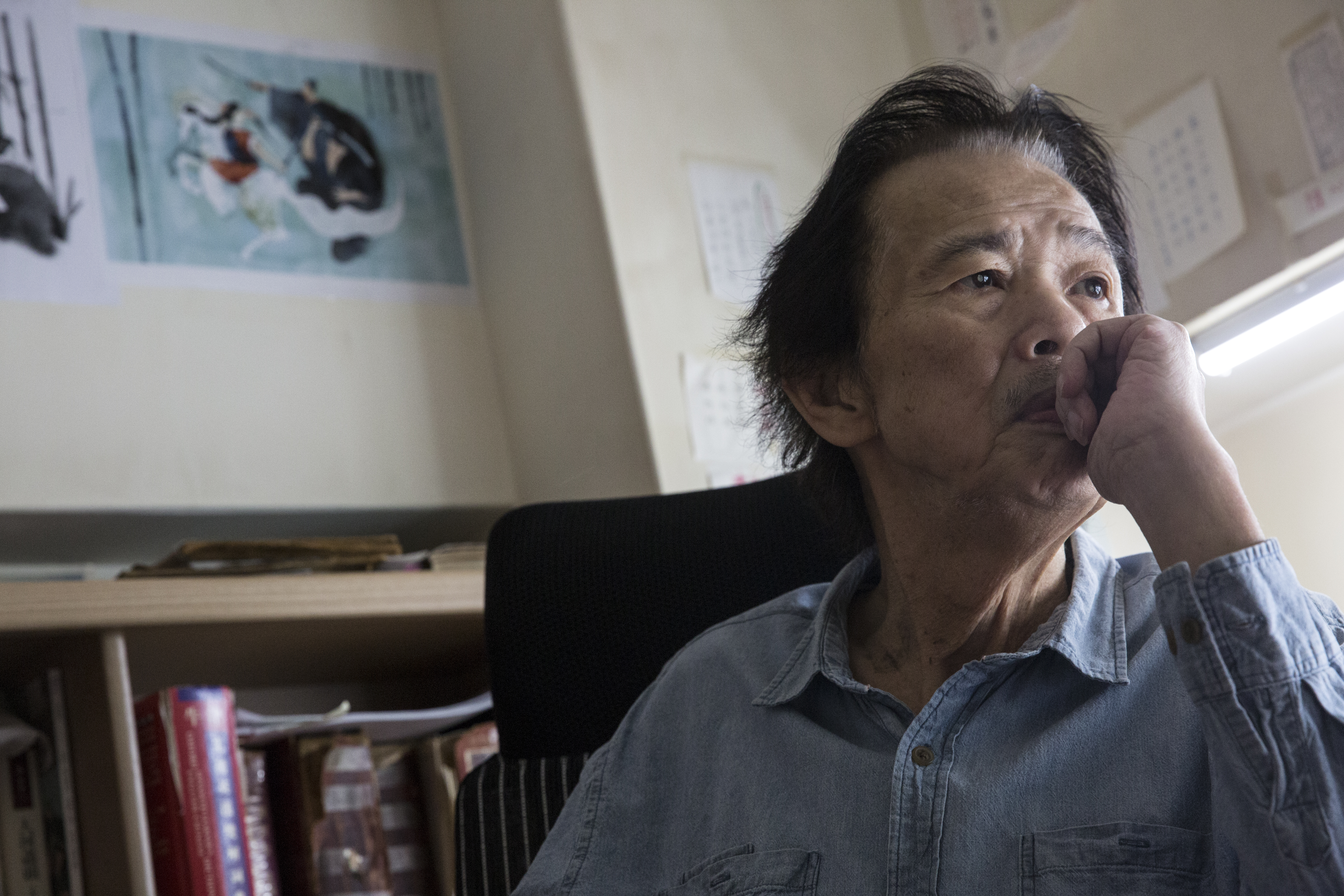 罹癌開刀後，李永平在家靜養，為了跟癌細胞賽跑，他堅持每天待在書桌前寫5、6個小時。