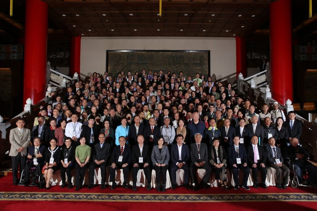 總統蔡英文去年11月10日與民進黨創黨黨員聯誼，就辦在圓山大飯店。（民進黨提供）