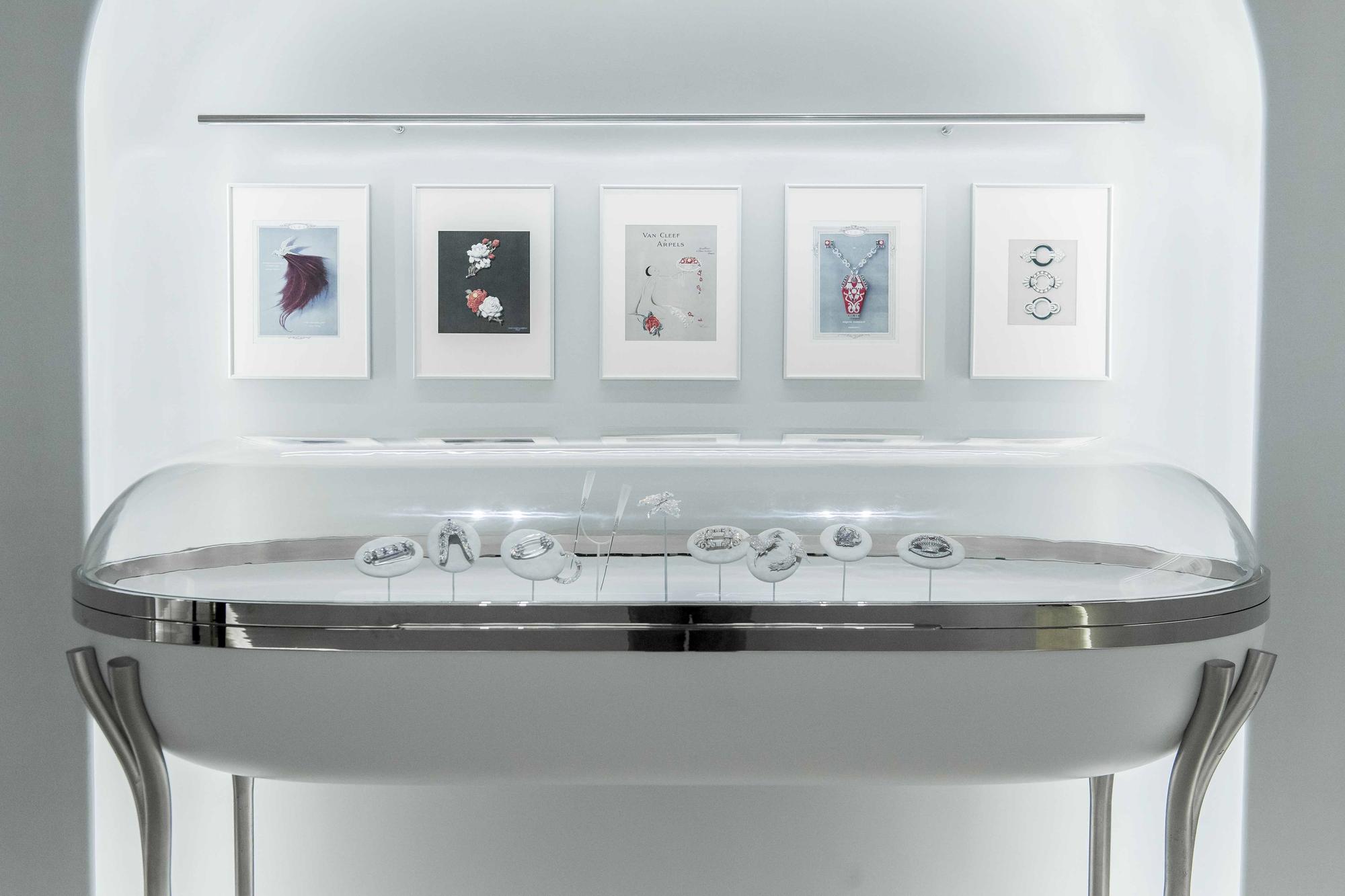 Van Cleef & Arpels 梵克雅寶隆重呈現「Art of Clip 詩意百年.胸 針藝術展」,近百件典藏系列及近代系列作品。