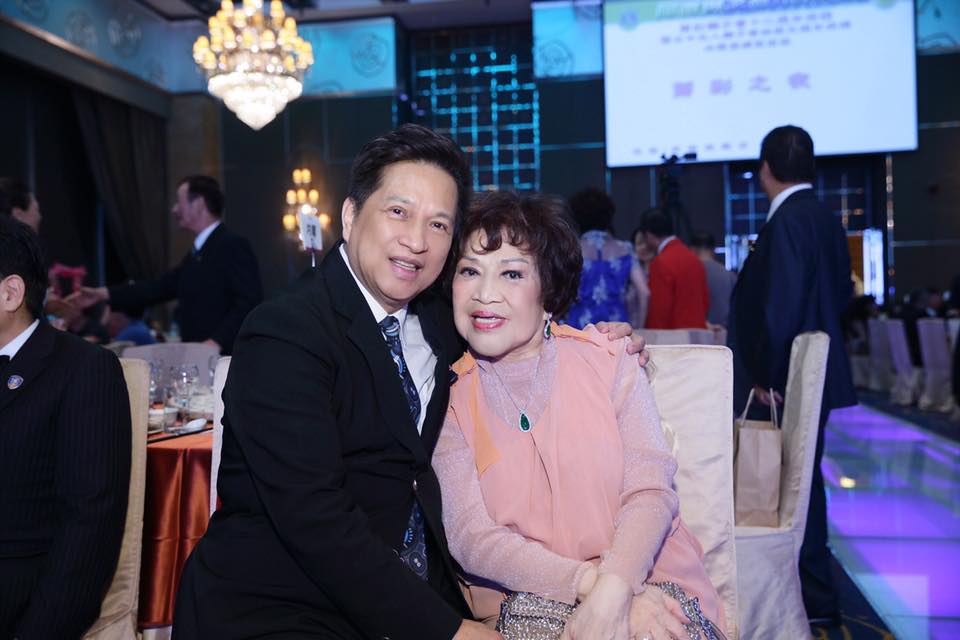 李朝永當年心疼愛妻冬天上廁所會冰著了屁股，都會先把馬桶坐暖。（翻攝自李朝永臉書）