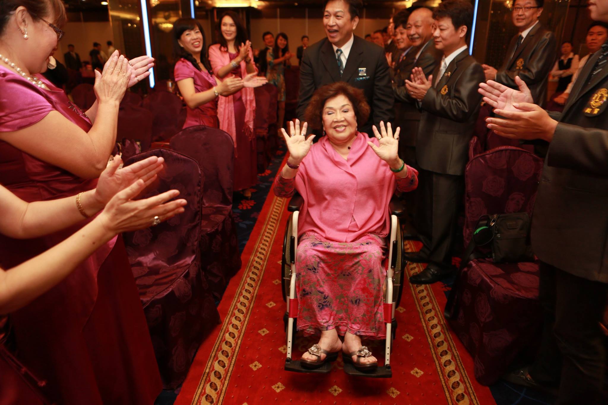 如今李朝永卻和周遊搶廁所，難怪阿姑覺得他變了。