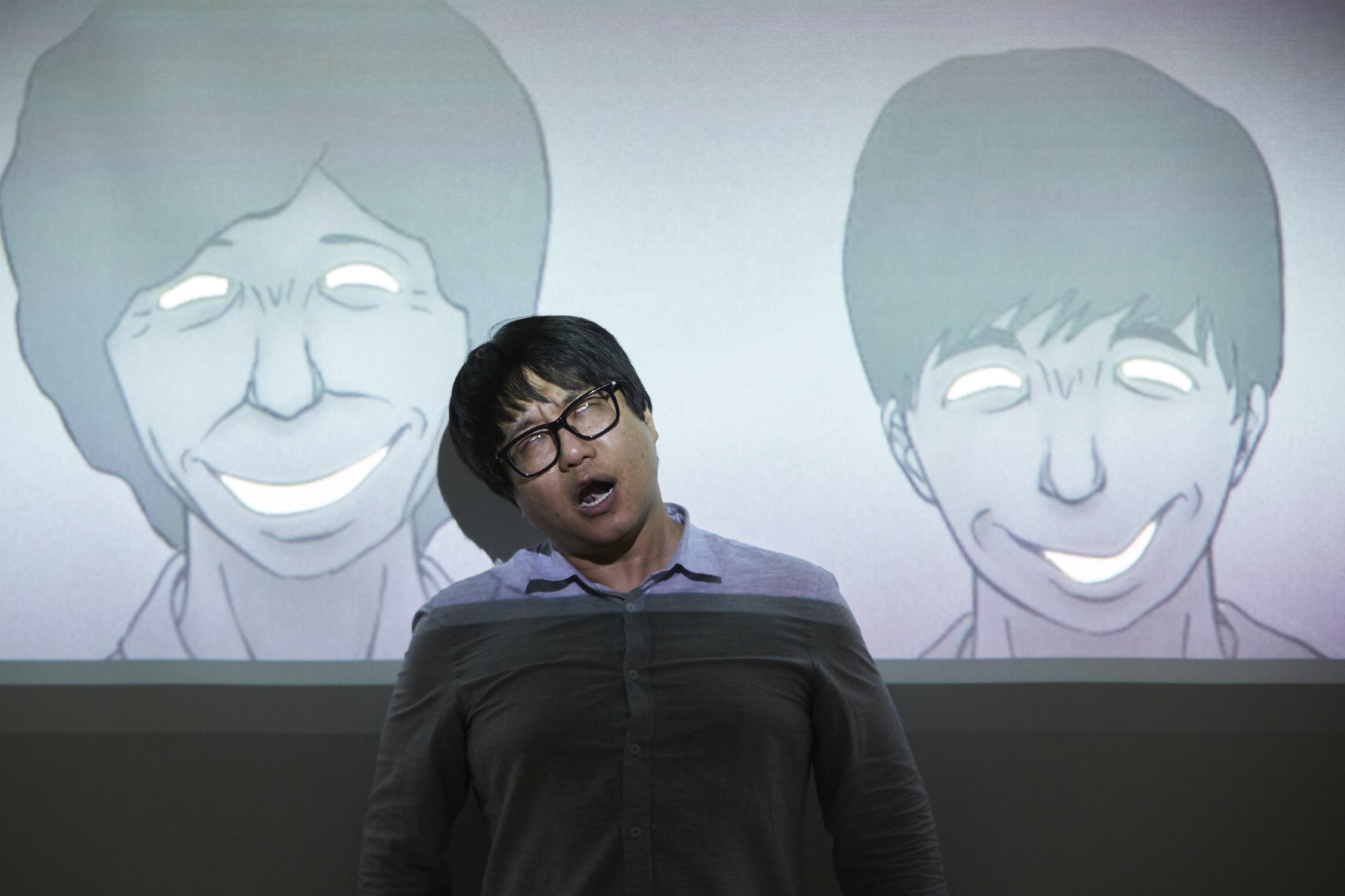 《禁日》知名南韓漫畫家裵真秀，是個表演慾頗為旺盛的人。