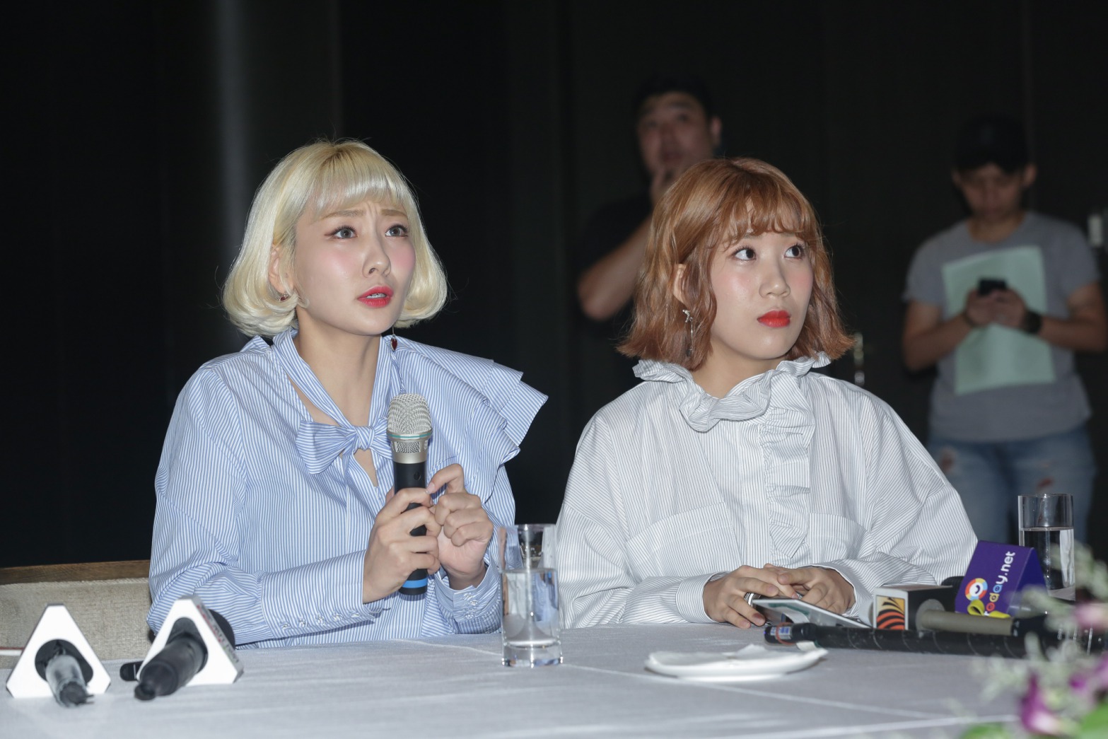 聯訪時外面傾盆大雨，雷聲連連，讓臉紅的思春期2位小女生不時面露驚訝。