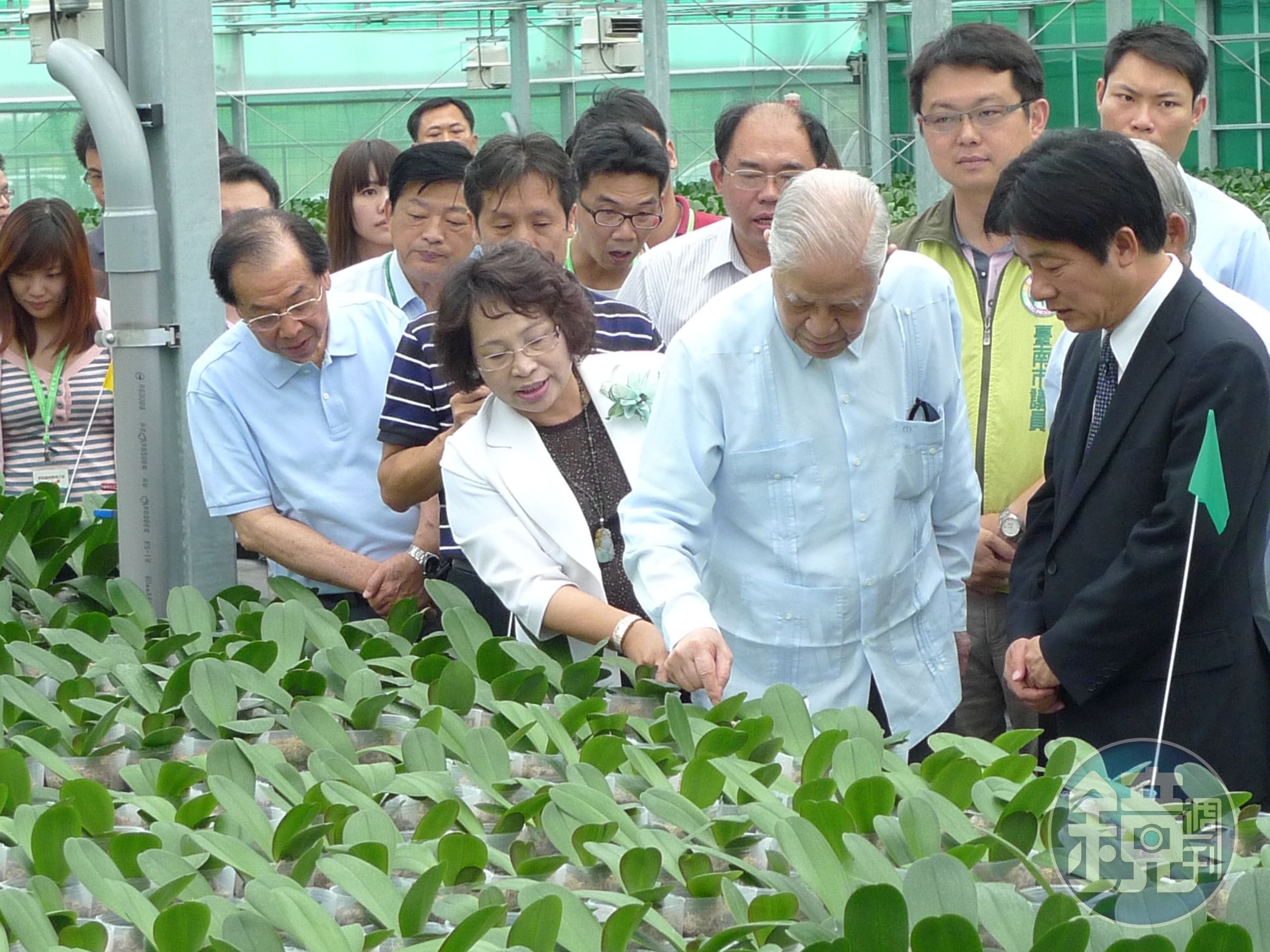 2012年5月李登輝到台南參訪蘭花園區，賴清德全程陪同。