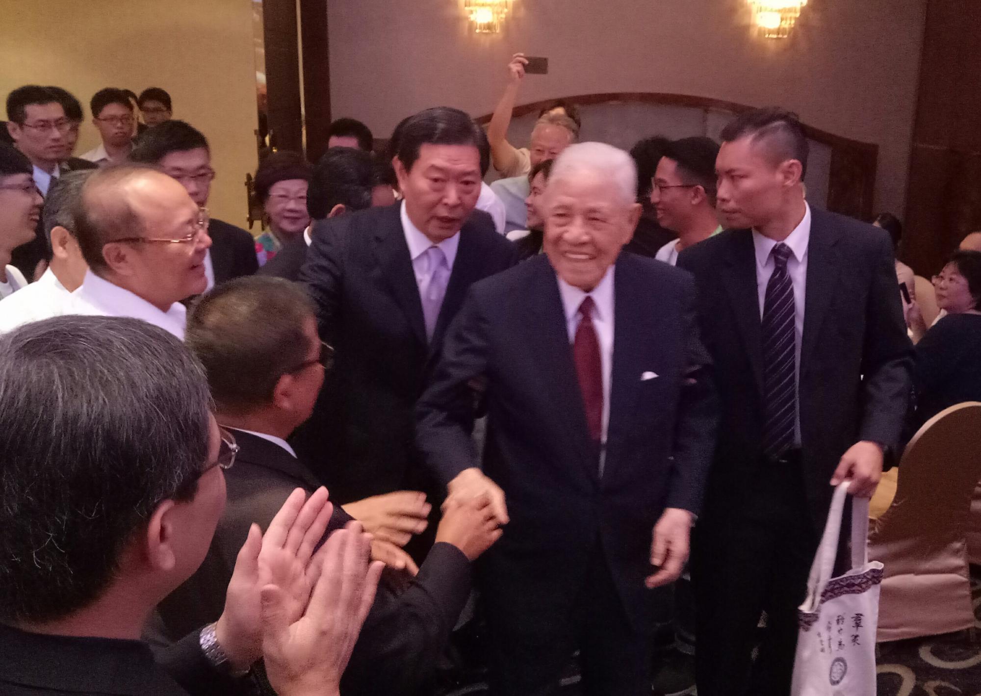 前總統李登輝進場時受到熱烈歡迎。