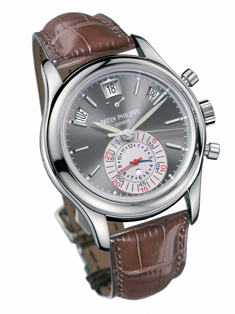 金融海嘯前PATEK PHILIPPE推出自製28-520自動上鍊計時機芯，當年相關錶款Ref.5960P鉑金年曆計時碼錶成交價曾一度站上300萬台幣大關，不少藏家購入全新未剪袋品投資，目前行情回跌到180萬左右，可謂十年河東、十年河西。