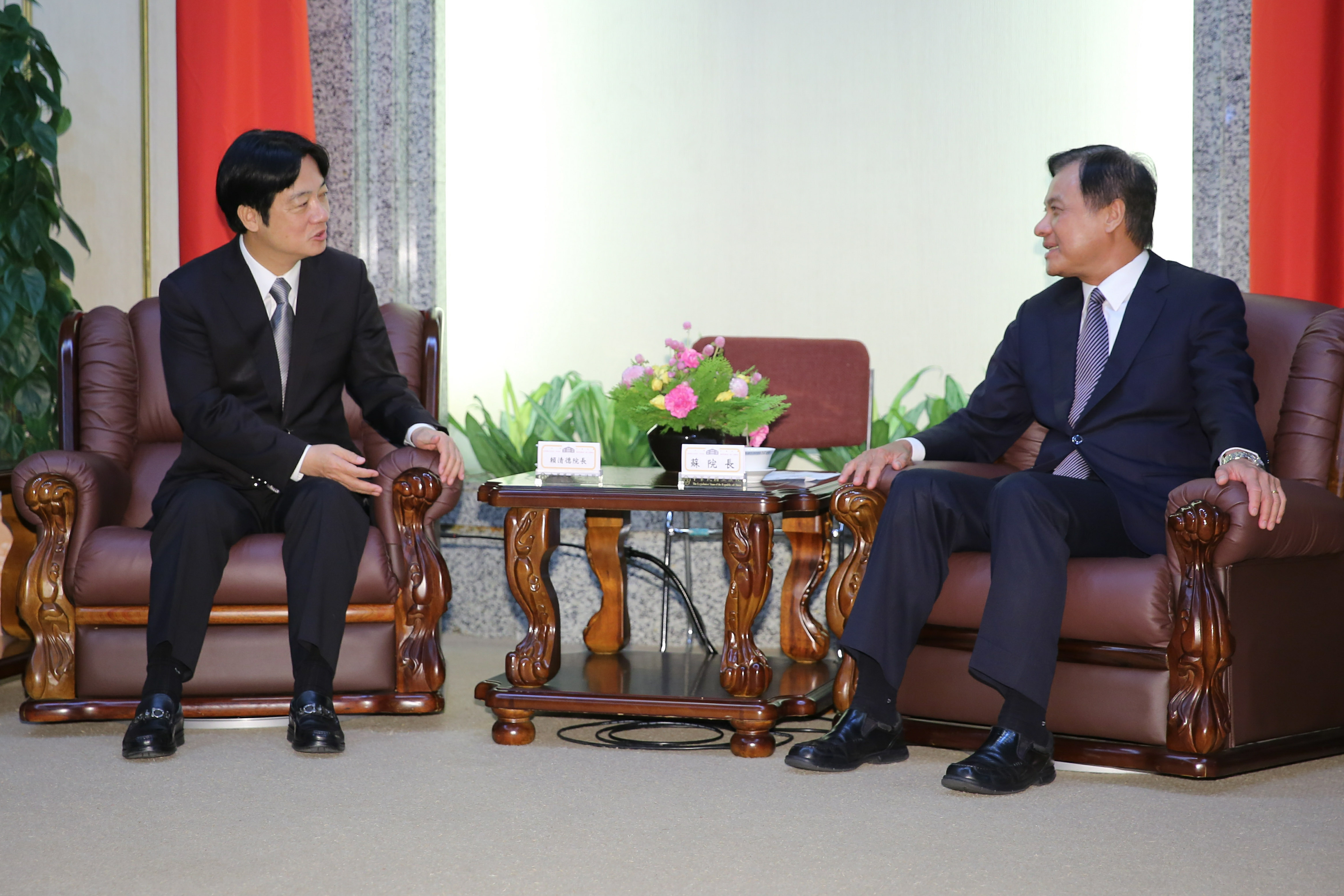 行政院長賴清德（左）今早拜會立法院長蘇嘉全（右）。