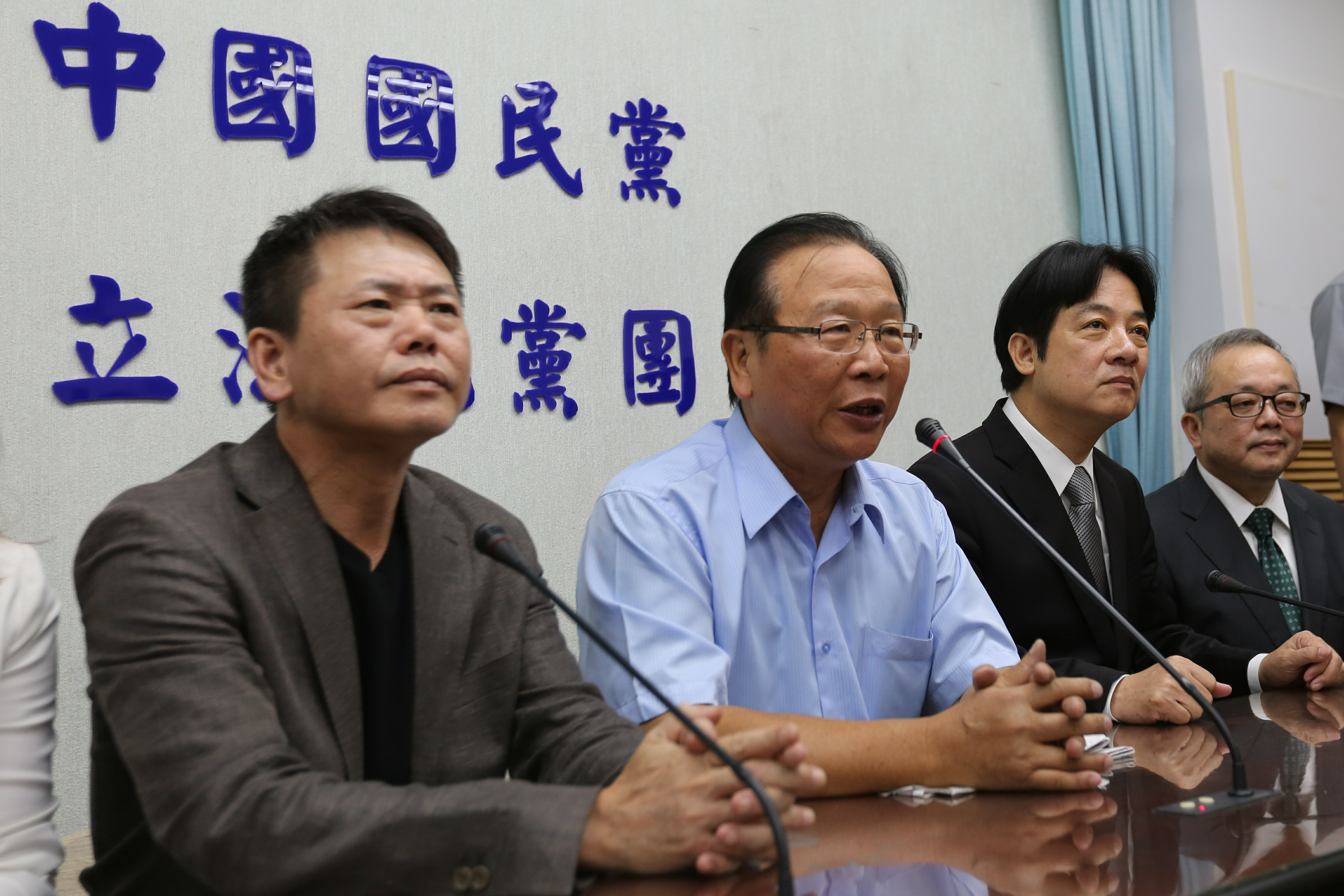 藍委針對一例一休、食安、能源、兩岸、經濟、毒品防制等議題,希望賴清德能提出解決之道。