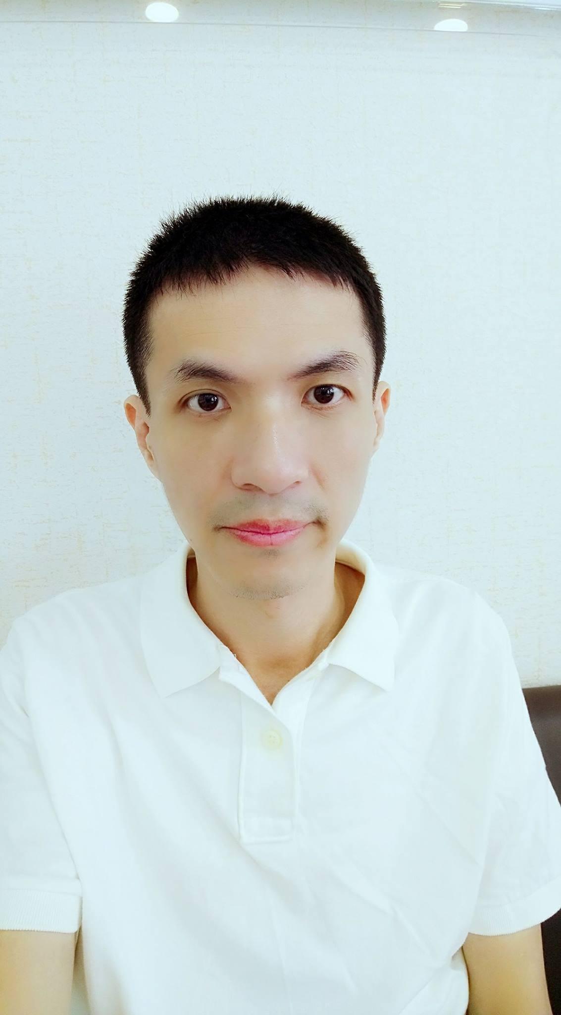 男裝打扮的陳小逼模樣清秀。(陳小逼提供)