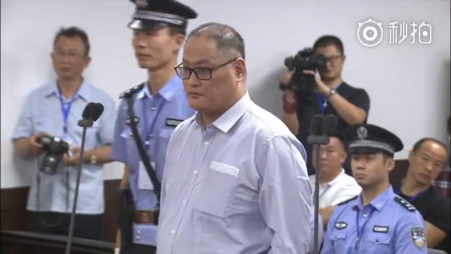「被消失」近半年的李明哲,11日在湖南岳陽受審,他被控顛覆國家政權罪。(翻攝自「岳陽市中級人民法院」微博)