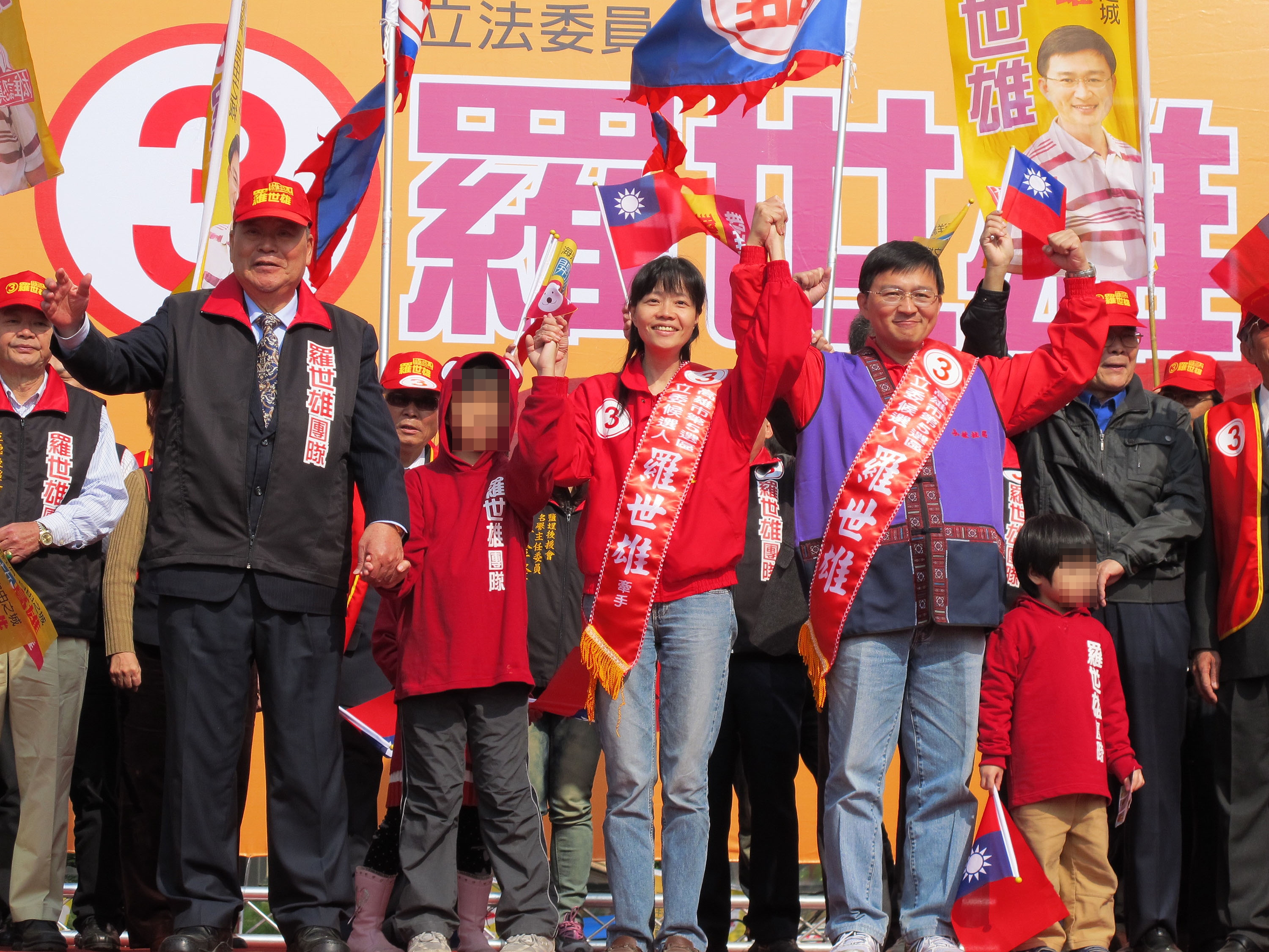 和春技術學院的政治背景雄厚，董事長羅傳進與執行長羅世雄都是前立委，當年參選時全家都上台助選。（中央社）