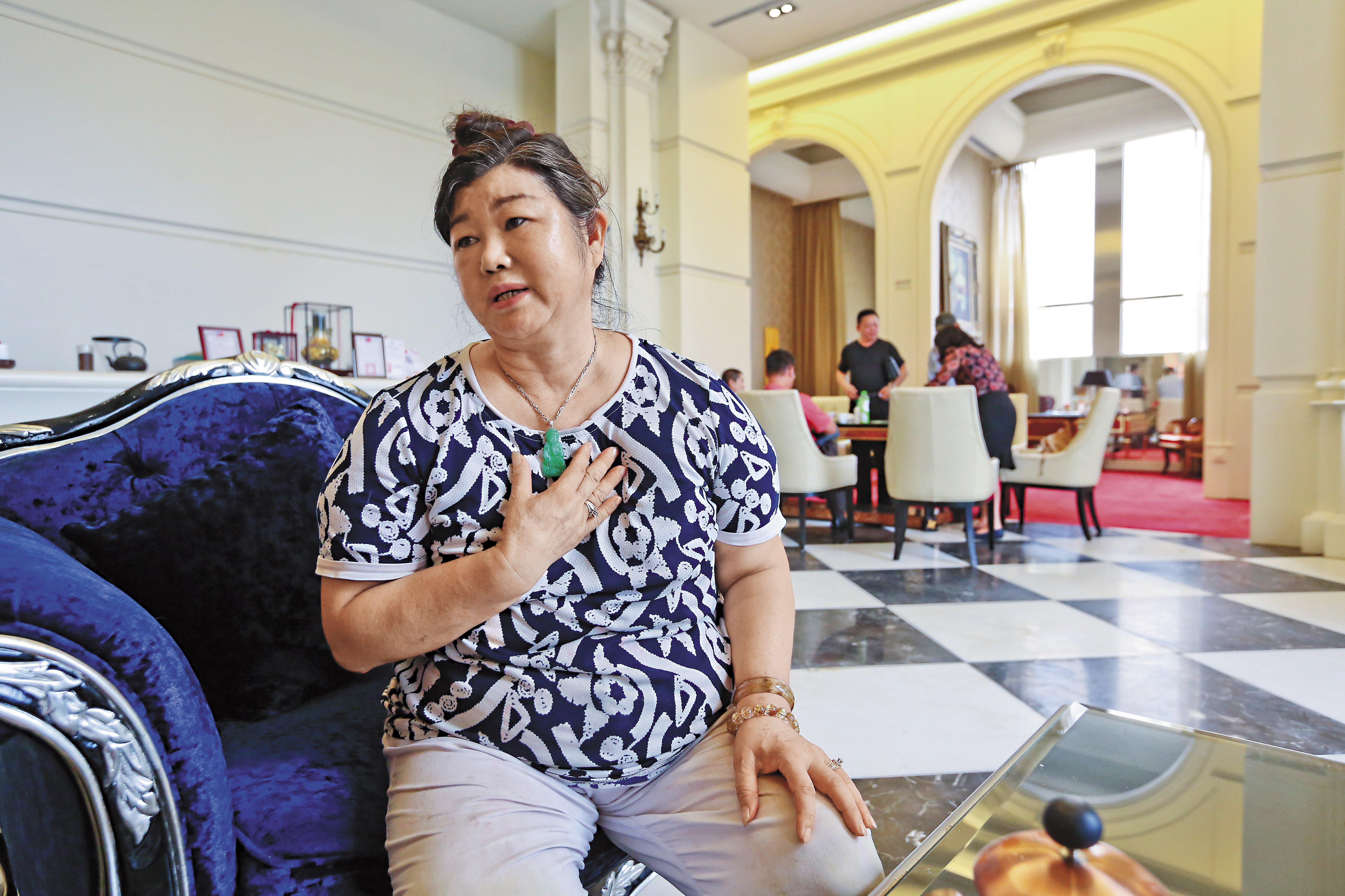 豐富建設董事長黃珮縈對建案被拍賣感到很無奈，泣訴其實一直有買方，銀行卻要她一次還清5.6億元貸款。