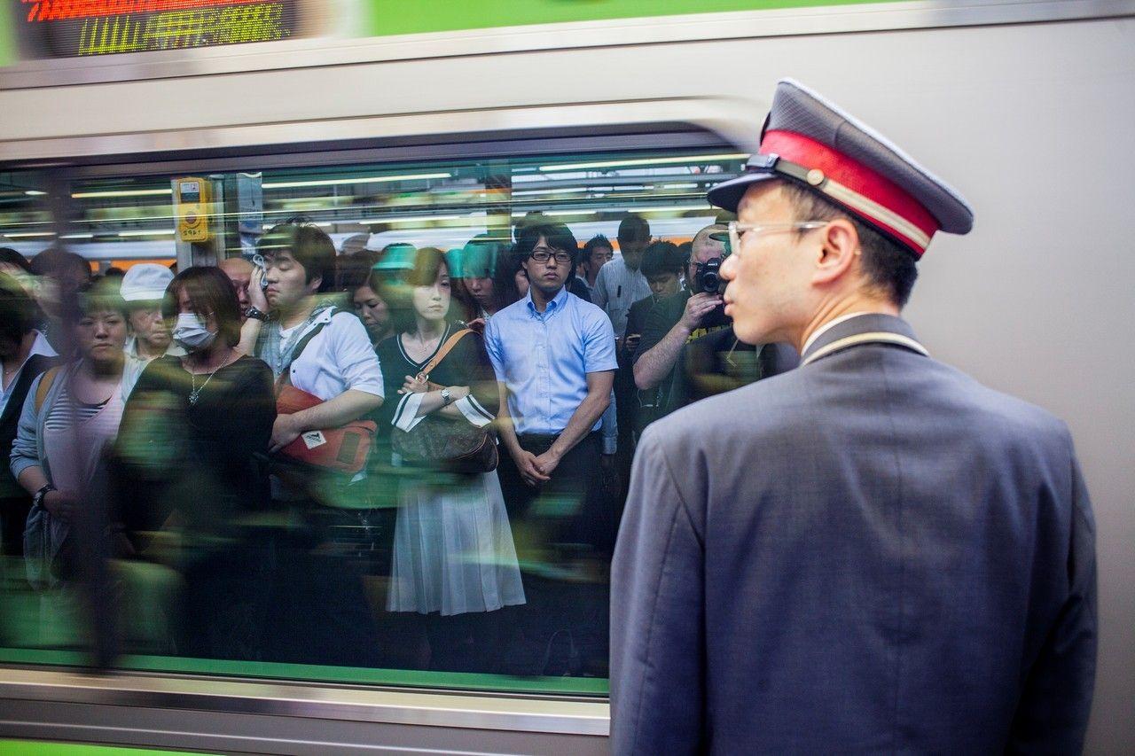 在東京工作了4年的歐洲人麥可，怎會料到每天上班搭乘的山手線，竟讓他多了個「電車癡漢」的前科。