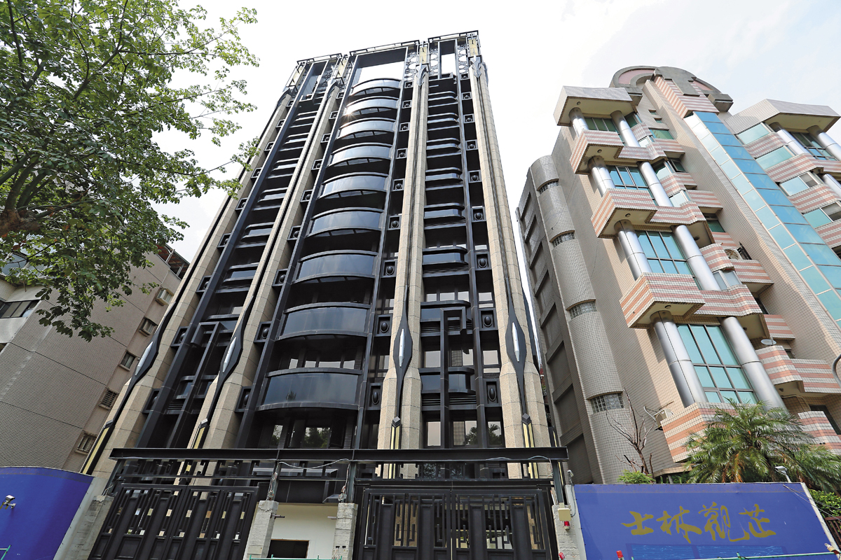 房地產業者透露，士林觀芷也是市場上整棟打包對折賣的著名案例。