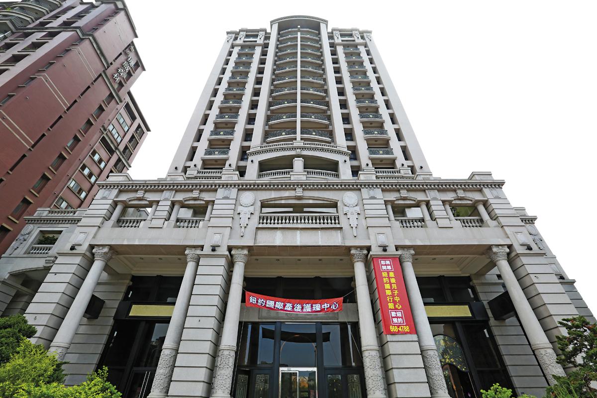 台灣金服表示,「富豪至尊」一案是建商拖欠利息在先,銀行現在首要之務是把借出去的錢收回。
