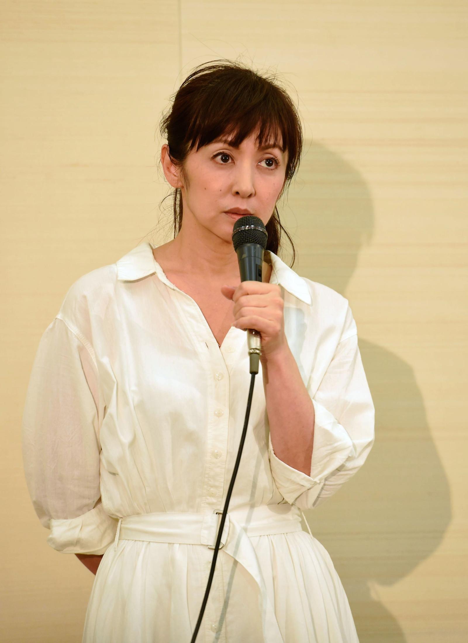 一開始齊藤由貴被揭發W不倫時，還否認跟醫生的親暱關係，強調一切是正常醫療來往。（翻攝網路）