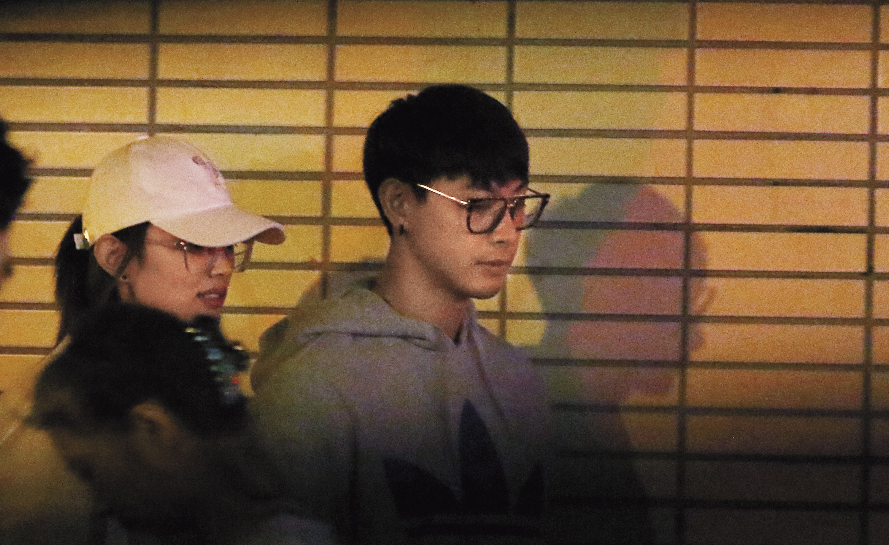 晨翔工作空檔也忙著出遊，把蓋玥希把得很勤，還找男性友人掩護。