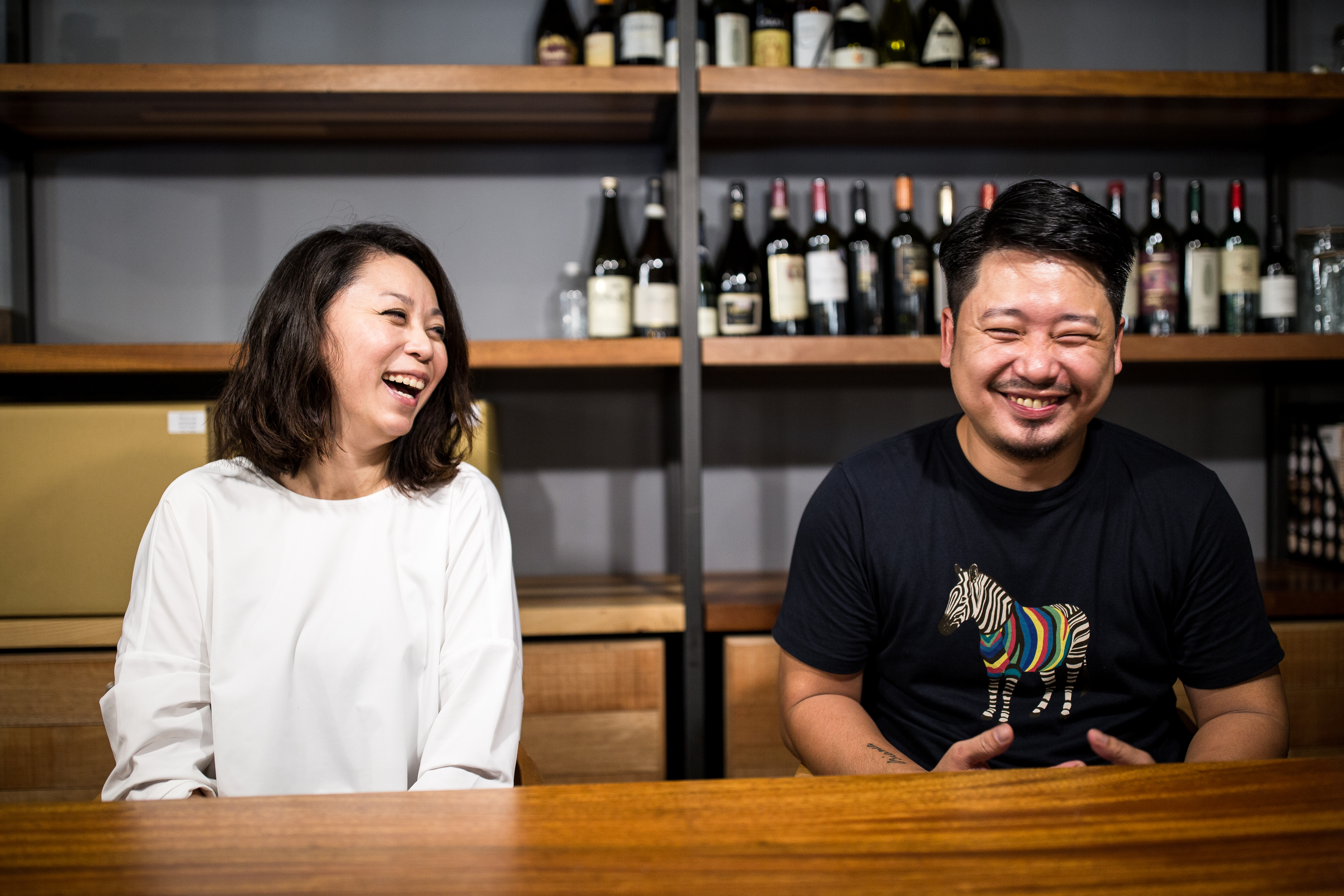 湯皓雄（右）雖和太太林昭宜一起創業，卻被她吐槽脾氣大，開店初期常因為做不到自我要求的標準，索性拉下鐵門不營業。