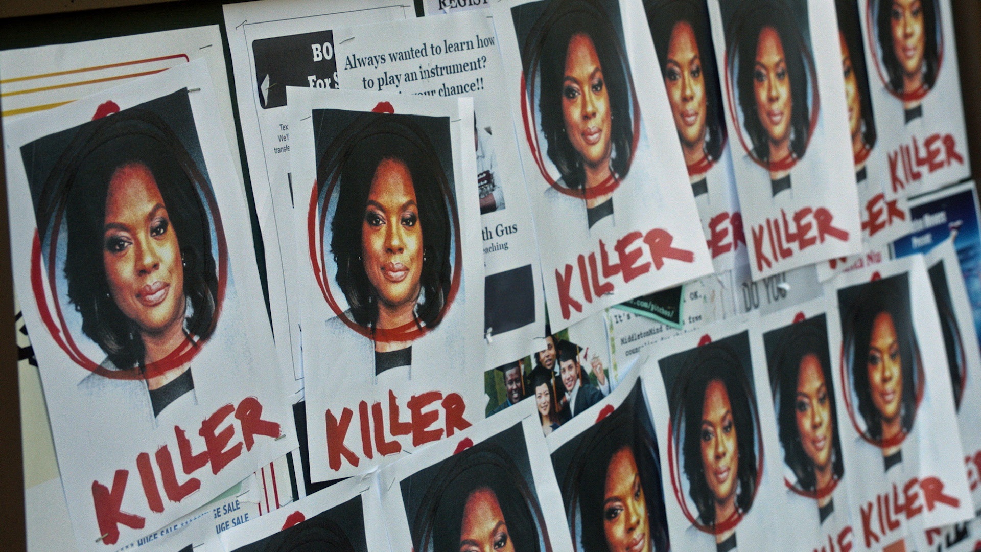 第3季一開頭，就安排法律系教授安娜莉絲，被指控為殺人凶手。