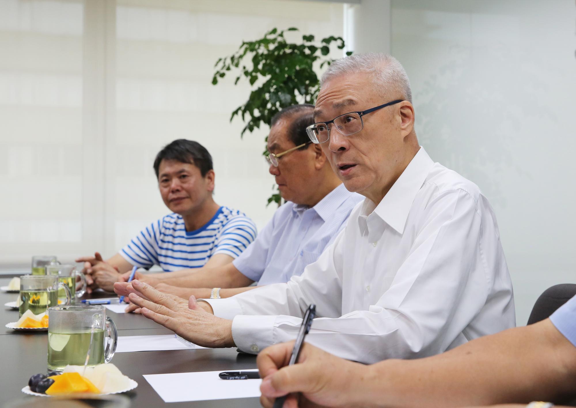 吳敦義是傳統政治人物,他在接任國民黨主席之後非常重視輿情,要新媒體部放手去做。