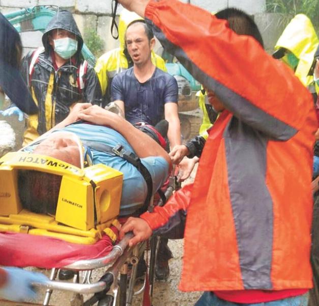 當時被壓死的2名工人救出時頭顱凹陷，明顯已無生命跡象。