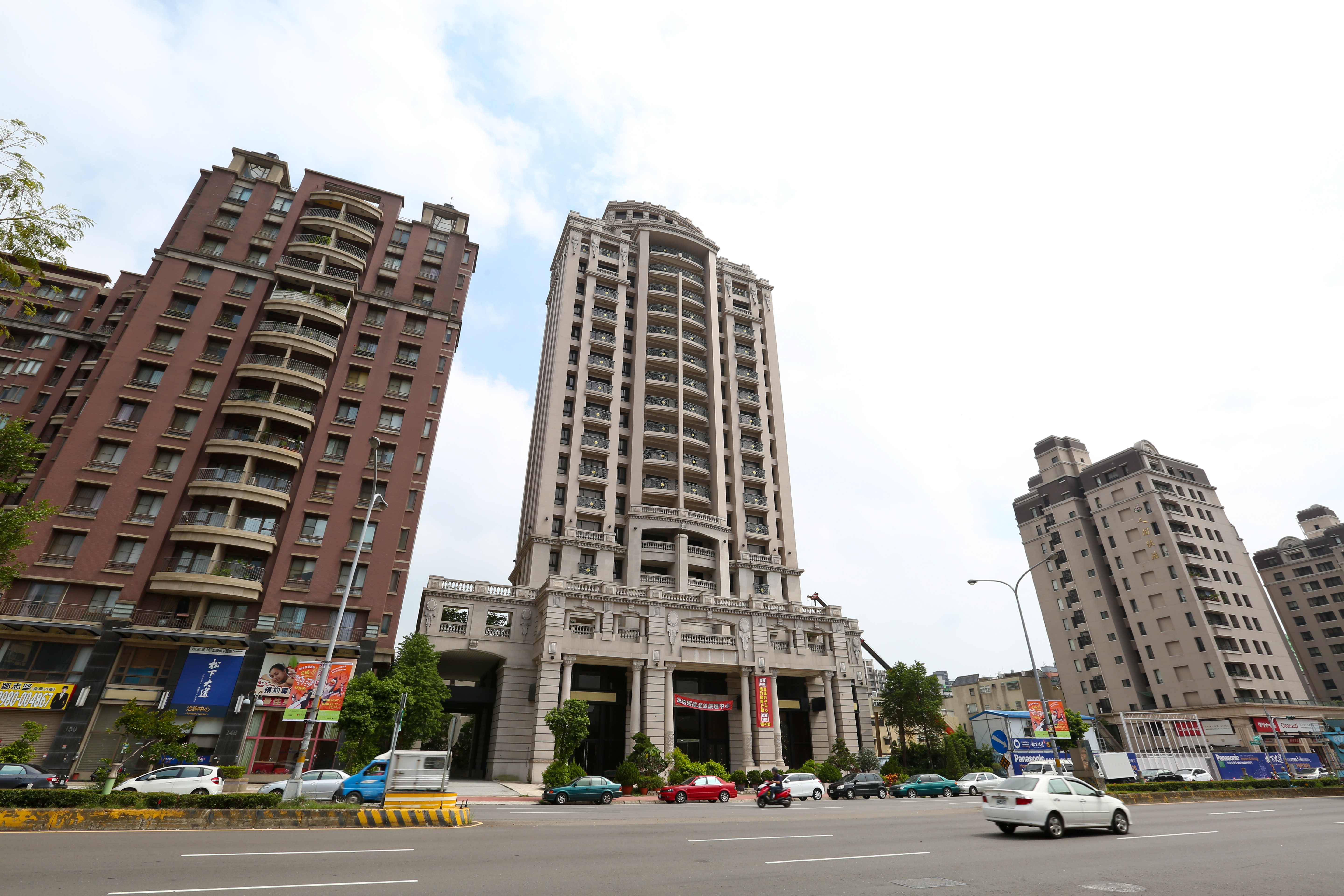 竹北富豪至尊豪宅標售案，今日進行二次標售，底價再降2億元仍流標收場。