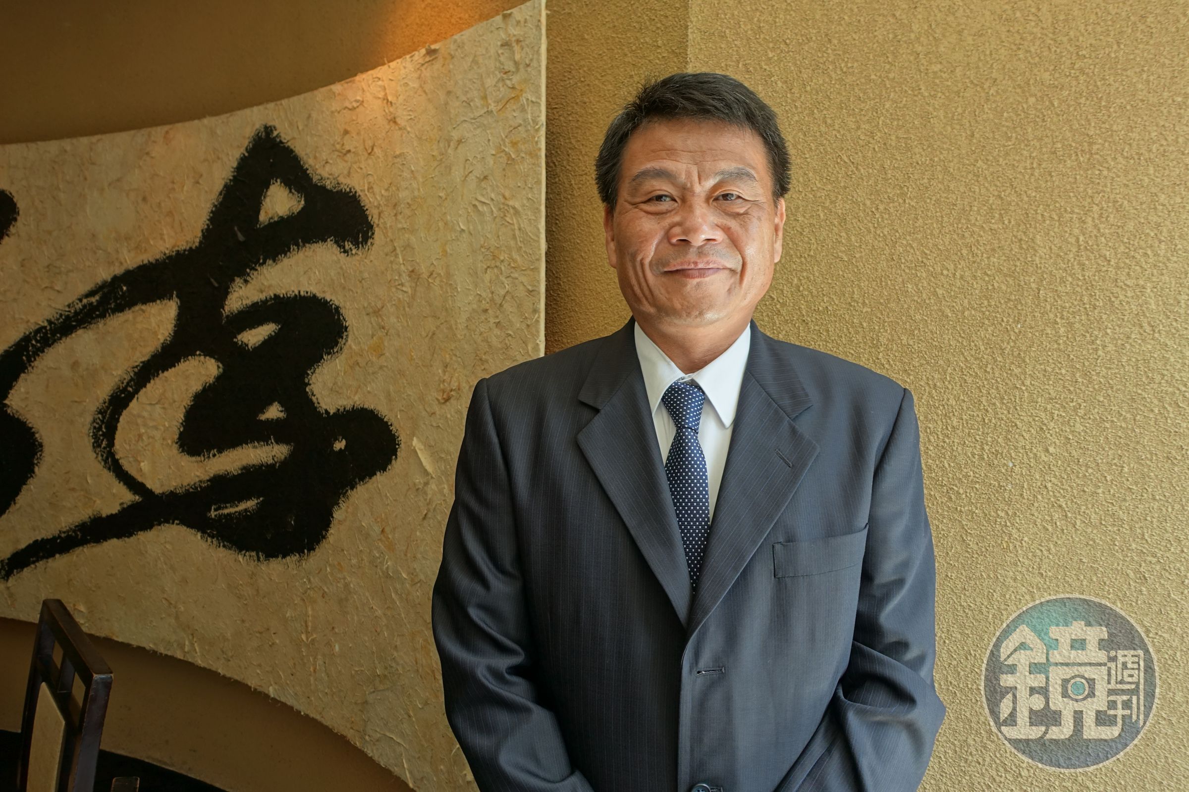 崇友實業總經理游本立在公司服務近40年，參與製造台北101超高速電梯。（崇友提供）