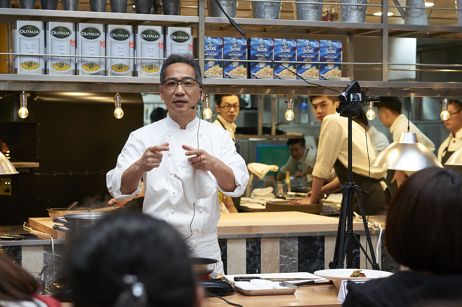 日本主廚鈴木彌平的旗下餐廳Piatto Suzuki，曾連續10年獲米其林一星認證，薄多義老闆湯皓雄2年前特別請他擔任集團顧問。