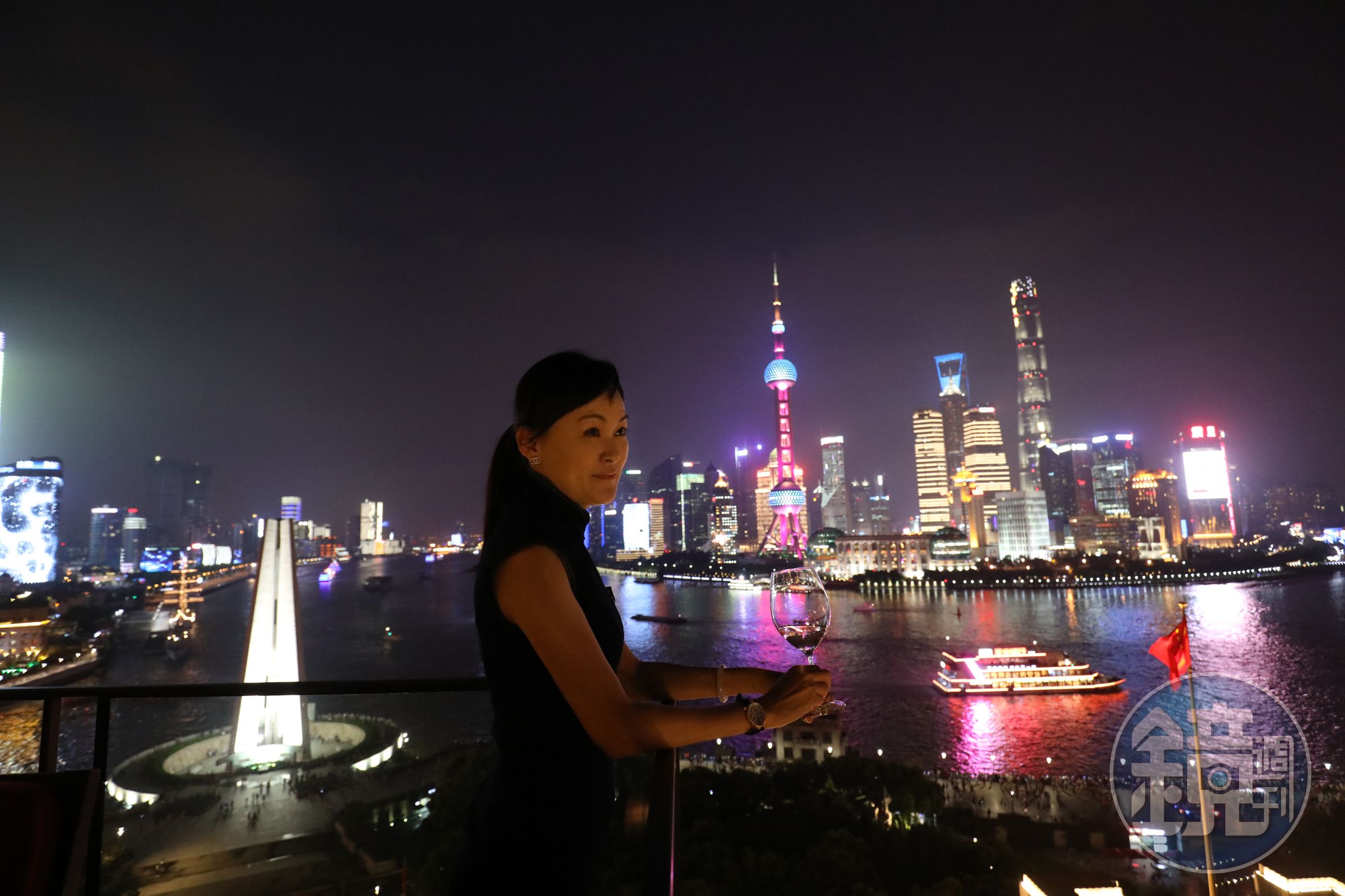 自台灣到上海的十里洋場打拚近6年，不分日夜穿梭歐亞兩地，Julie在中國取得「威士忌女王」稱號並非偶然。