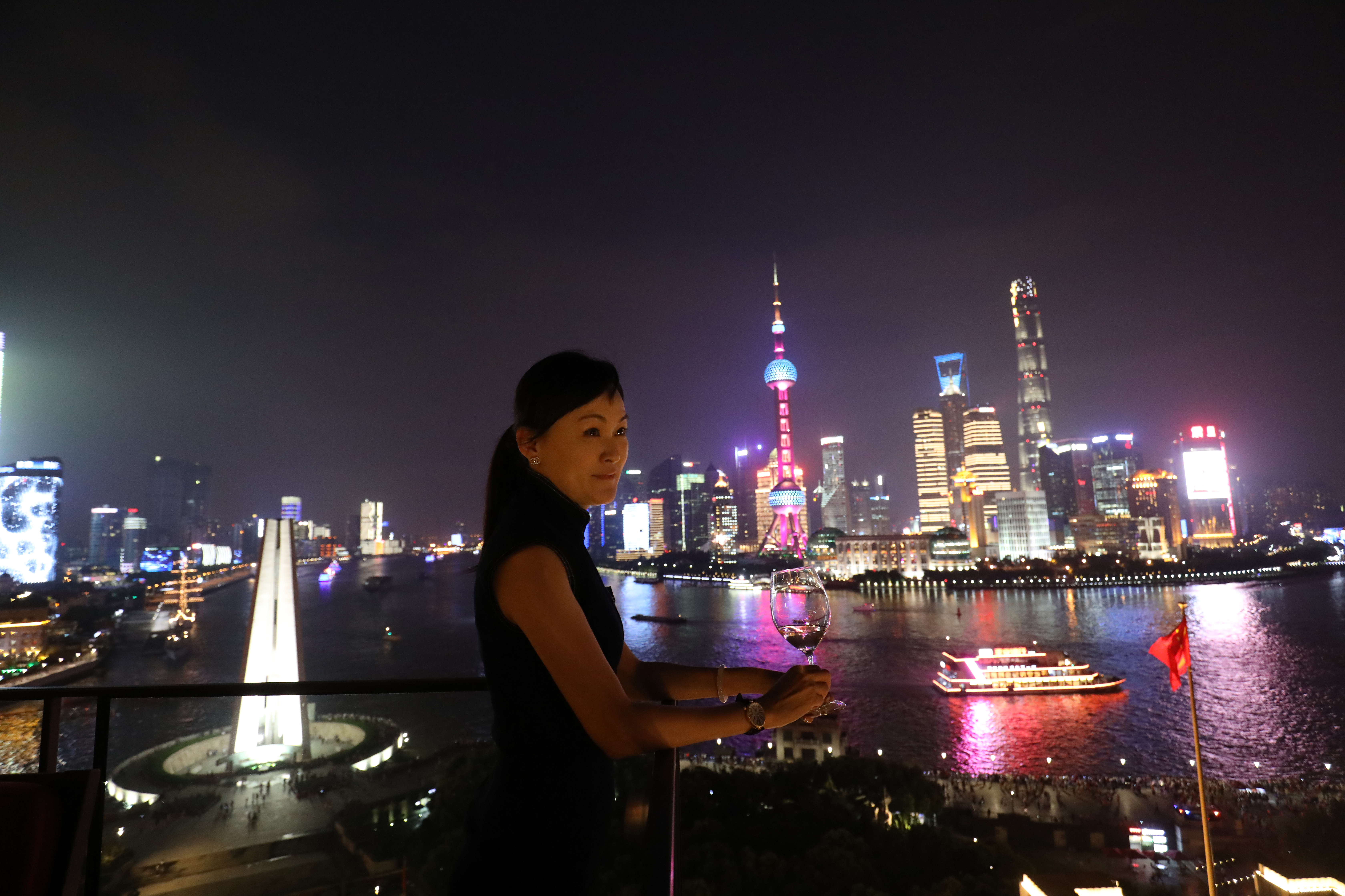 自台灣到上海的十里洋場打拚近6年，不分日夜穿梭歐亞兩地，Julie在中國取得「威士忌女王」稱號並非偶然。