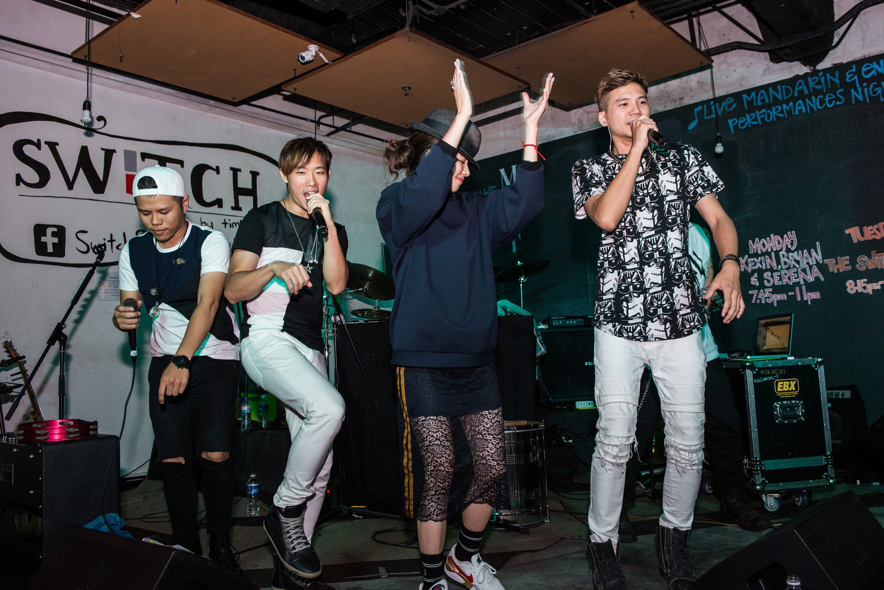 張三李四演出時邀請徐若瑄上台熱舞，引起全場轟動。