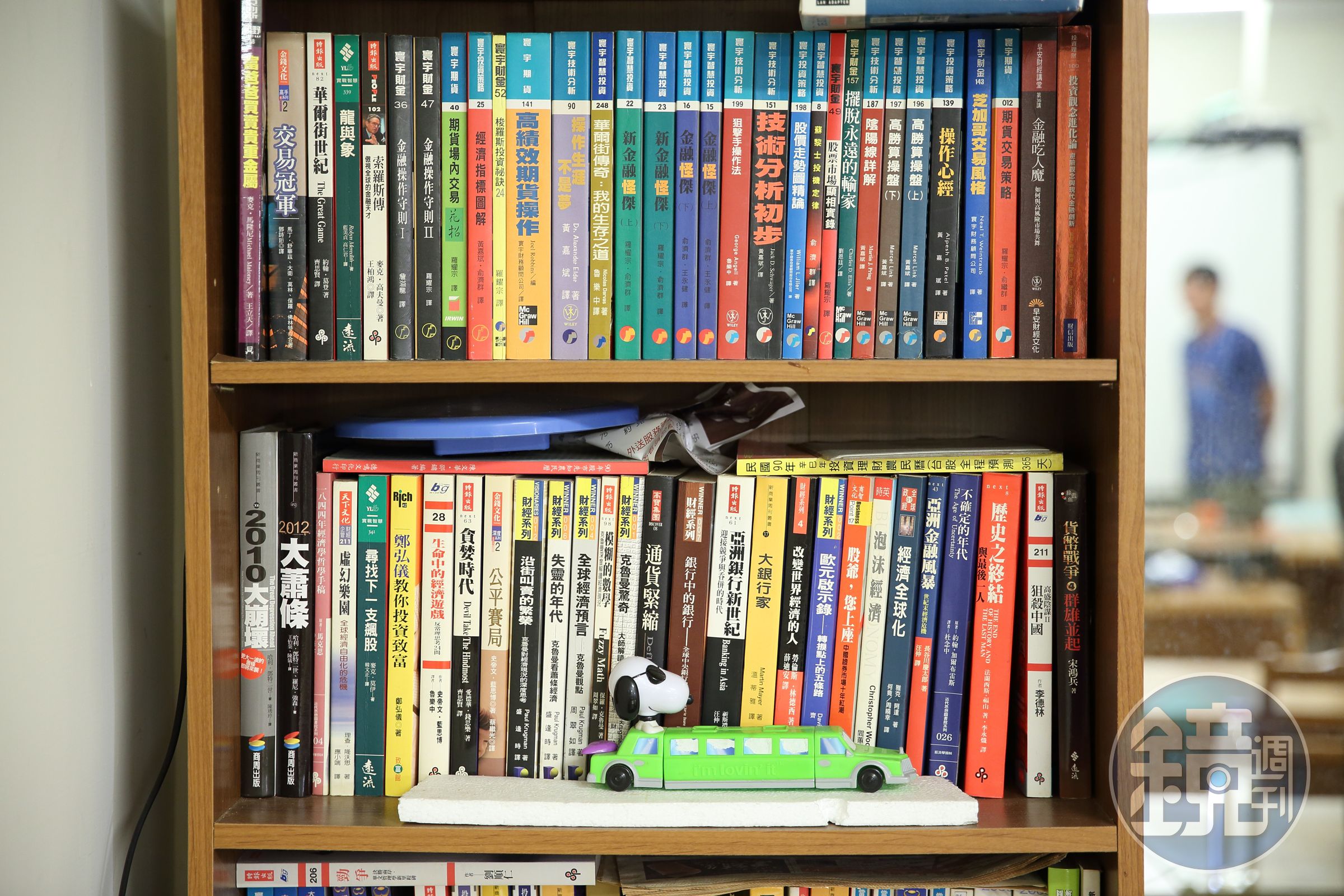 自豪藏書1萬2千多本的王力群，喜歡閱讀財經、文學、歷史、哲學，反思自己的每一步。