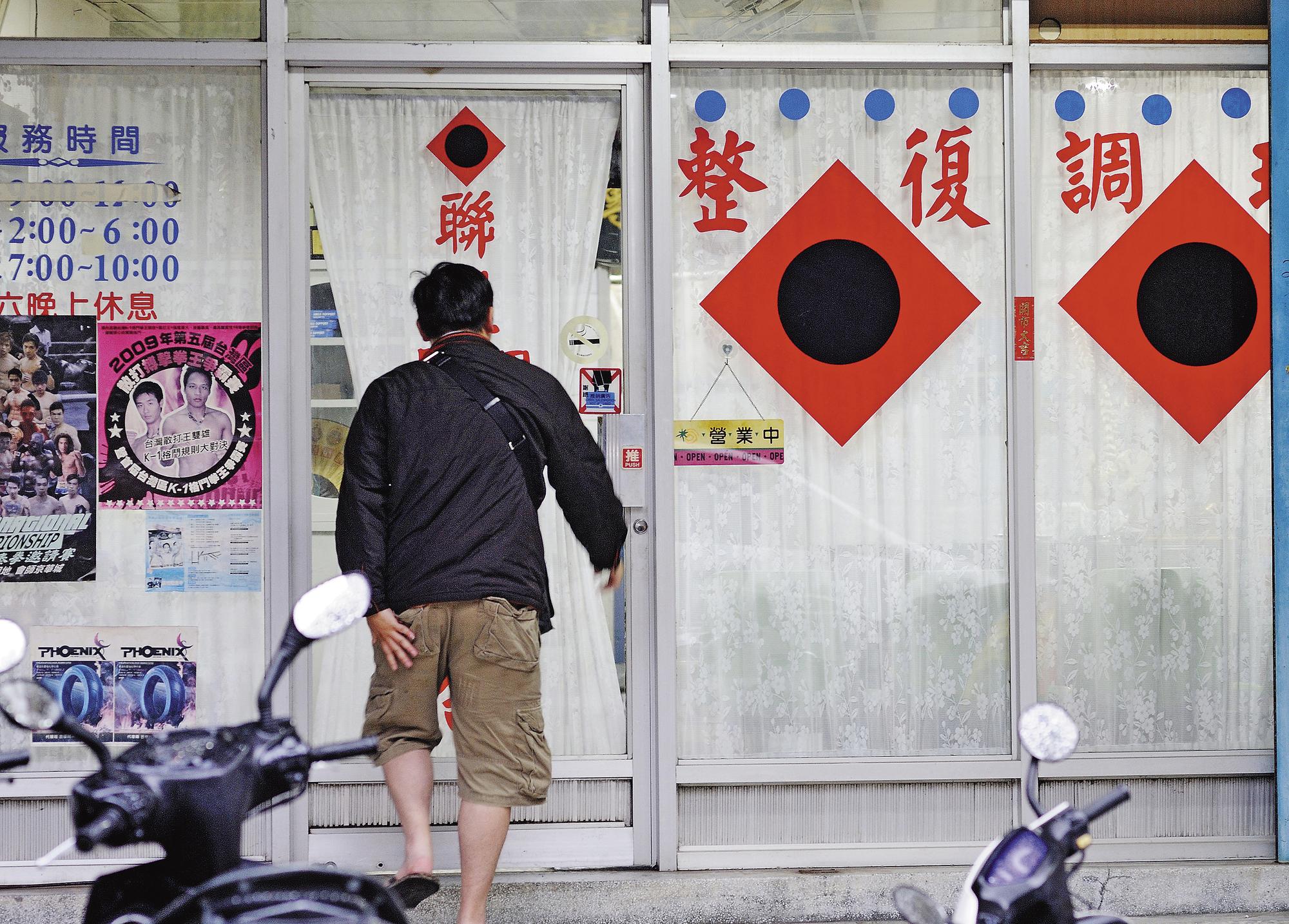 民眾到傳統國術館治療,不能申請意外險理賠。