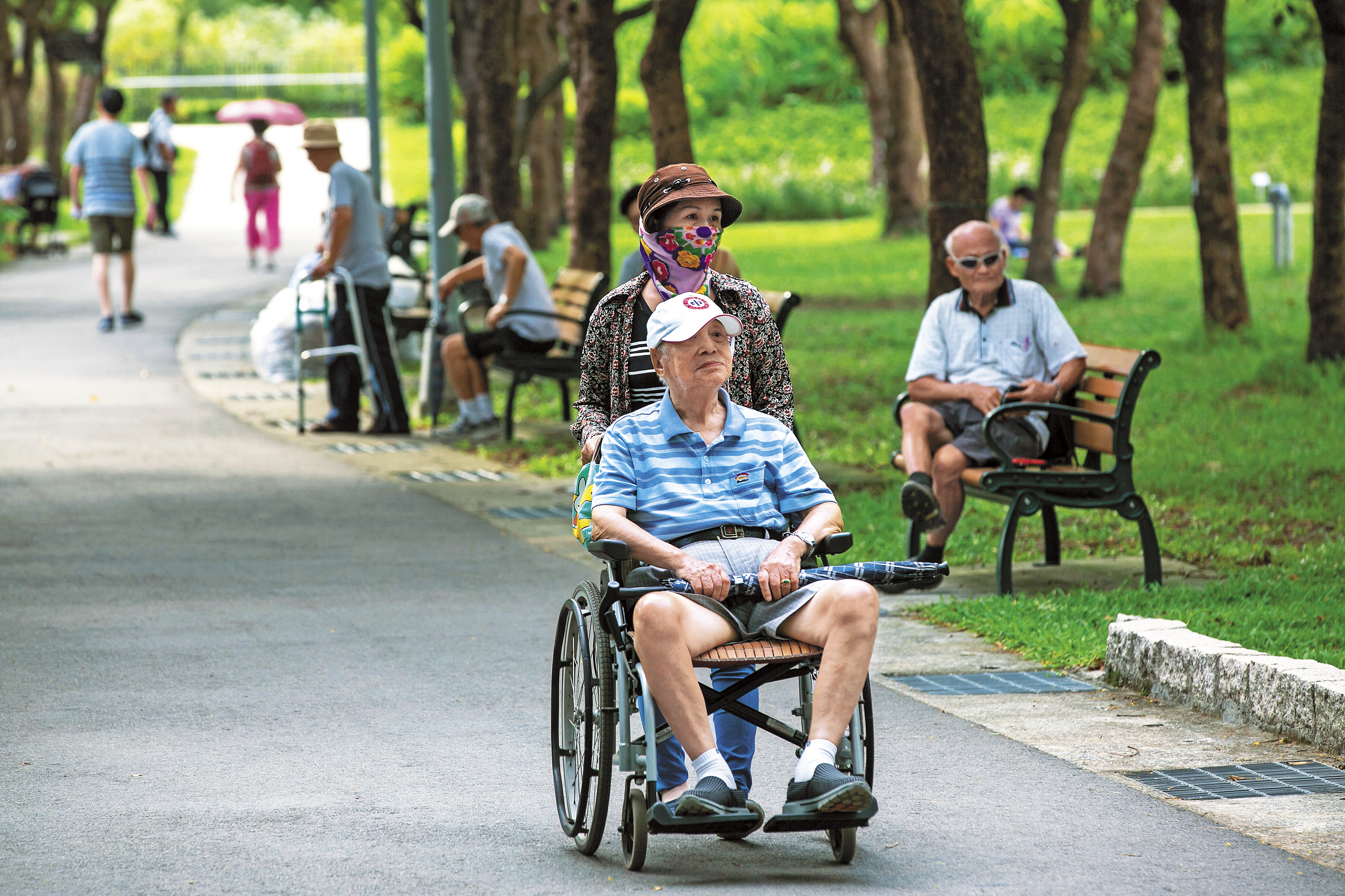國內失能老人2017年達73.8萬人，長照險需求增加。