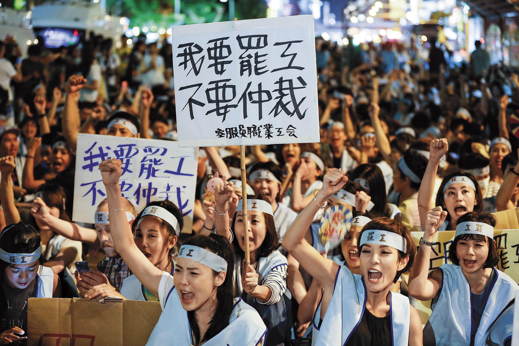 空姐罷工導致航班延誤或取消，需注意多數不便險對罷工除外不賠，也不賠台灣出發的去程。（東方IC）