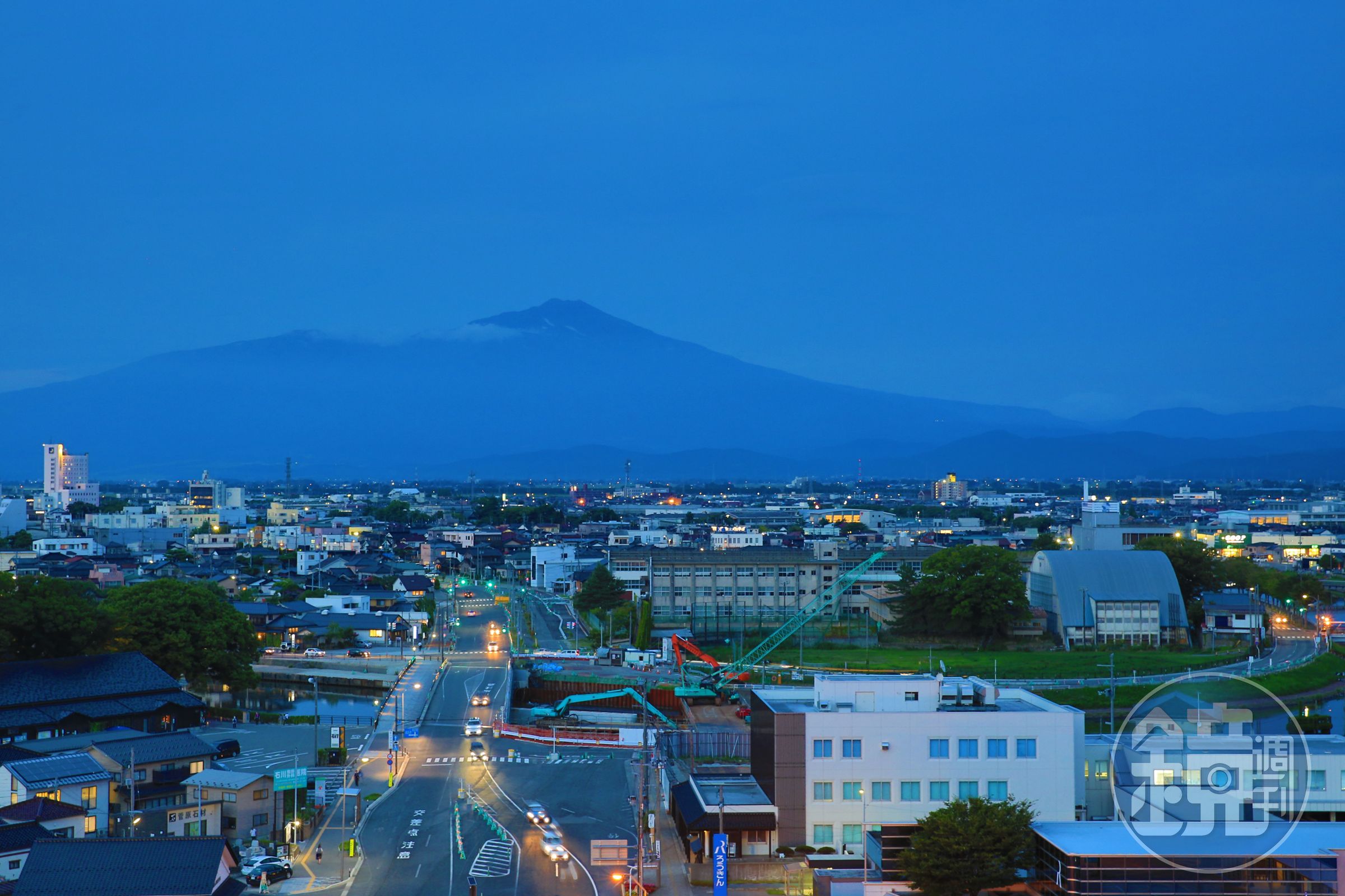 「鳥海山」獨立山形神似日本第一高峰富士山。