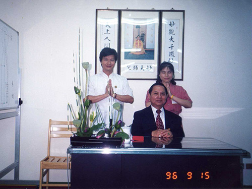 妙禪夫妻(後)過去都曾是妙天(前)的徒弟。
